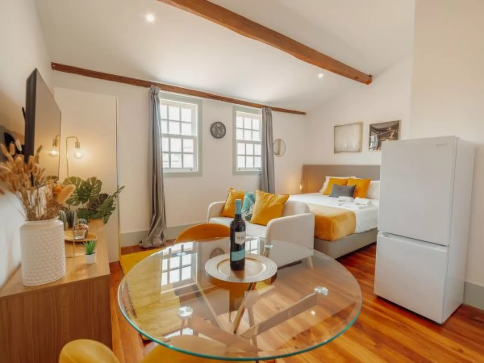 DOWNTOWN SUITE G by VACATIONY - Binnen