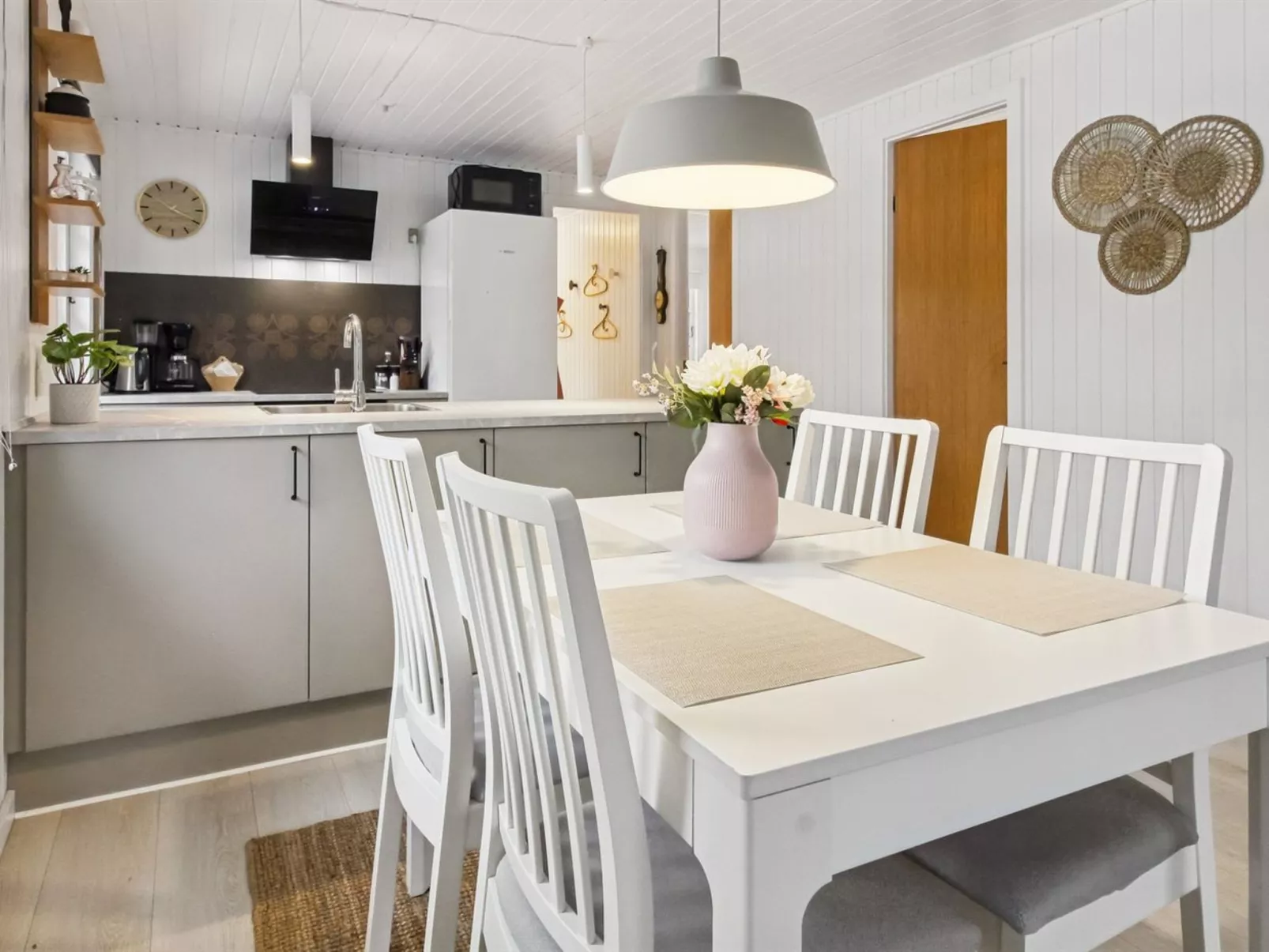 "Hubertina" - 30km from the sea - Binnen