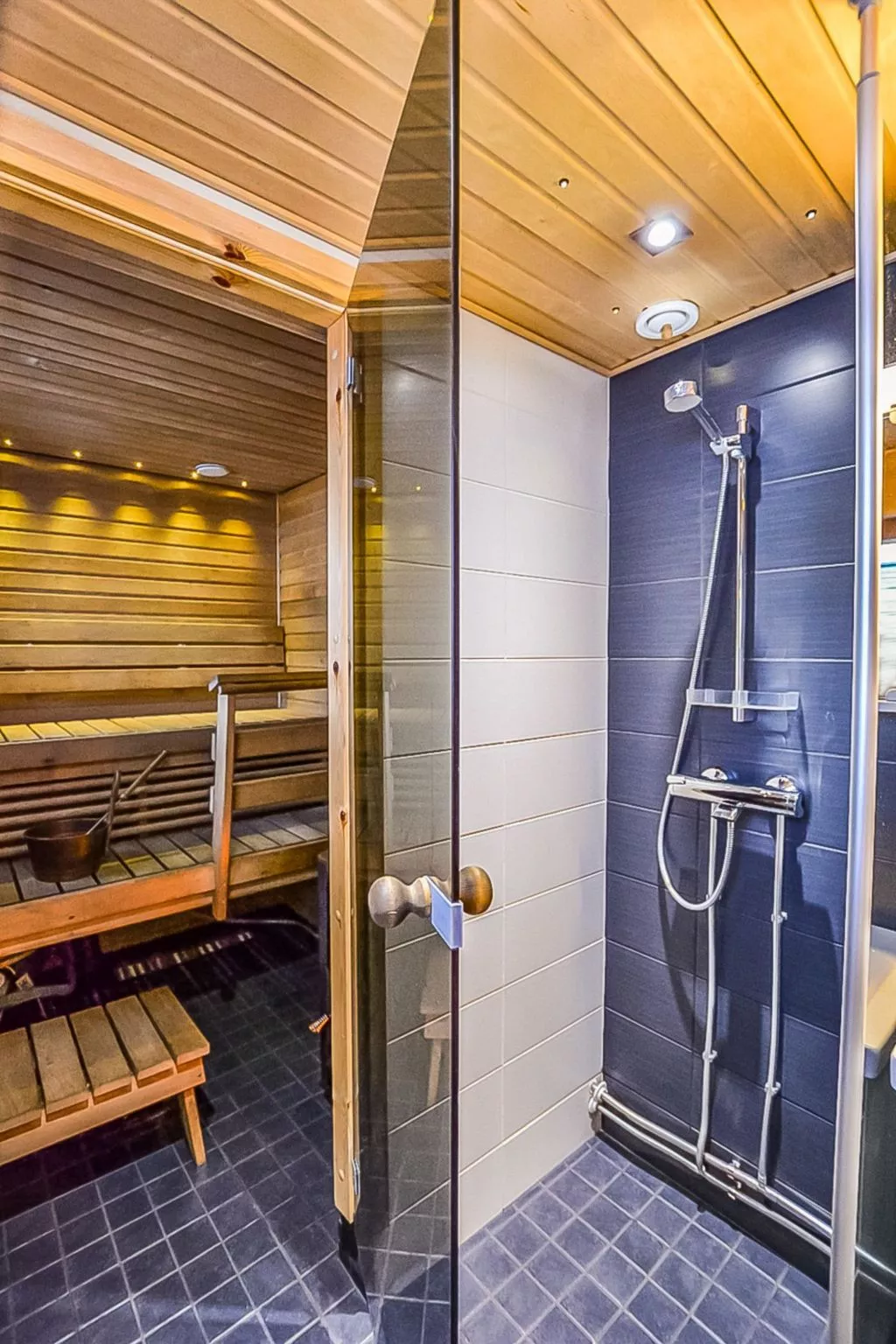 Laattaja mökki - Binnen