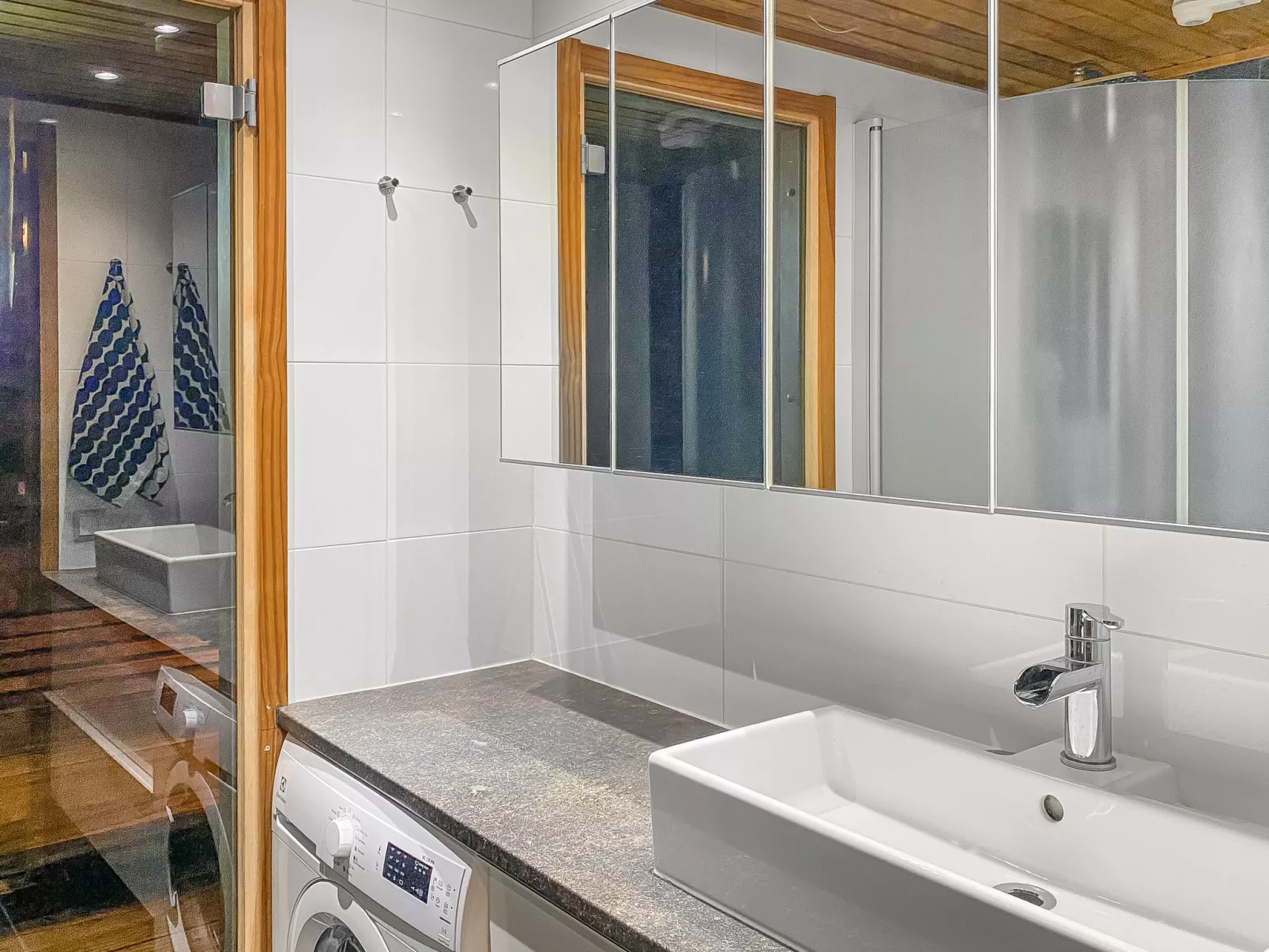 Kuusi-ruka 6 - Binnen