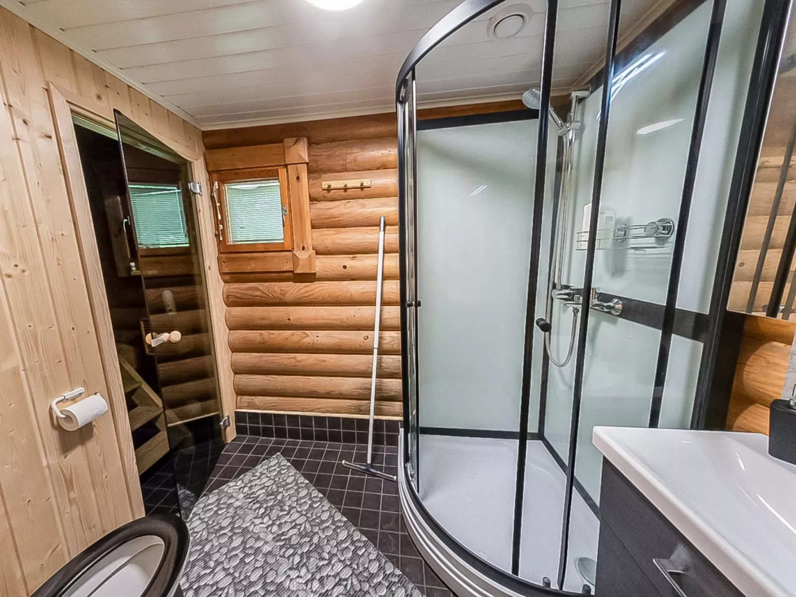 Rustholli 1 - Binnen