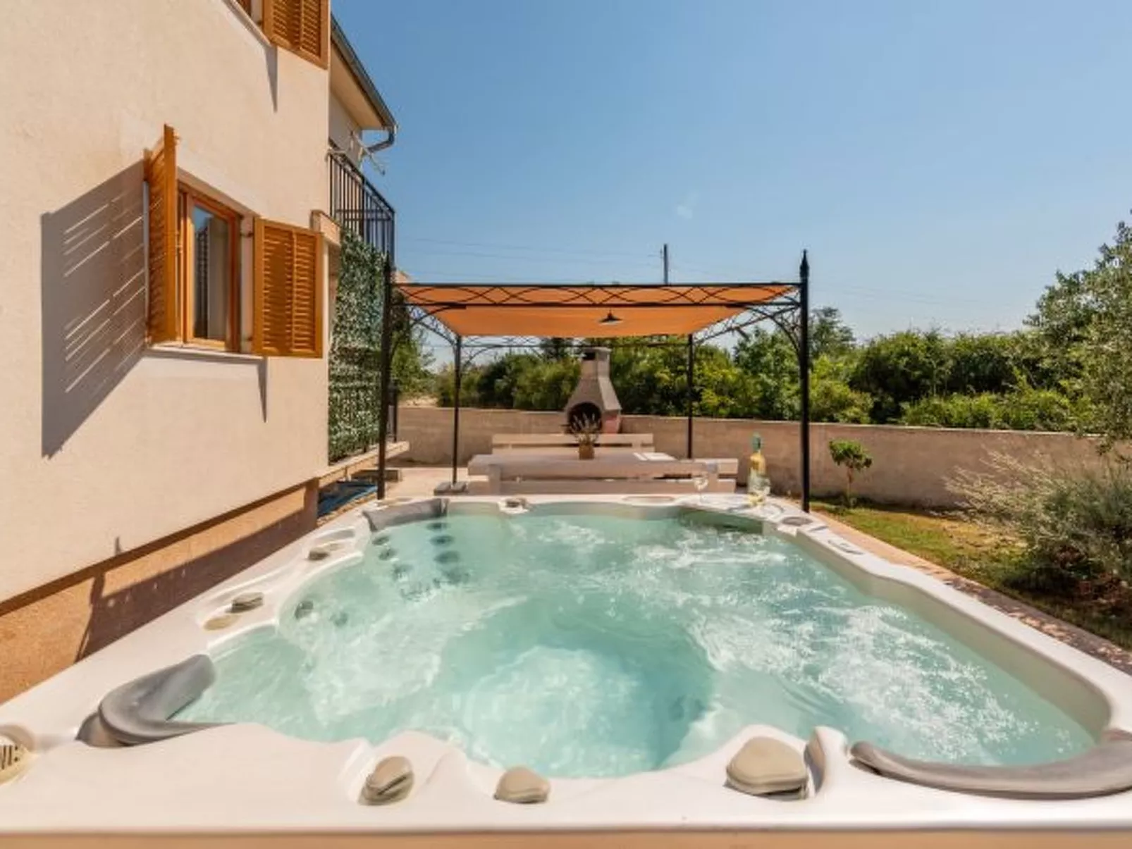 Holiday house Tina with jacuzzi and pool - Image-tags.info