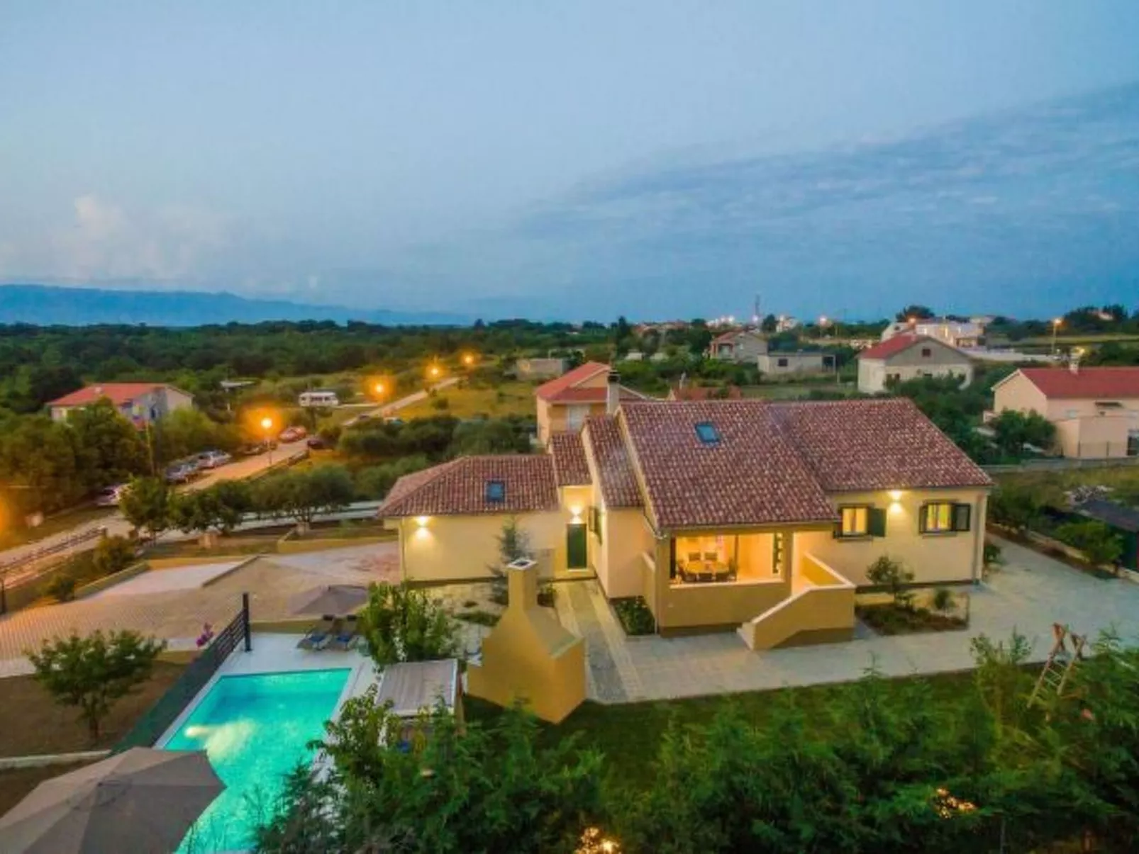 Great Villa Field Hills with sauna and jacuzzi - Image-tags.info