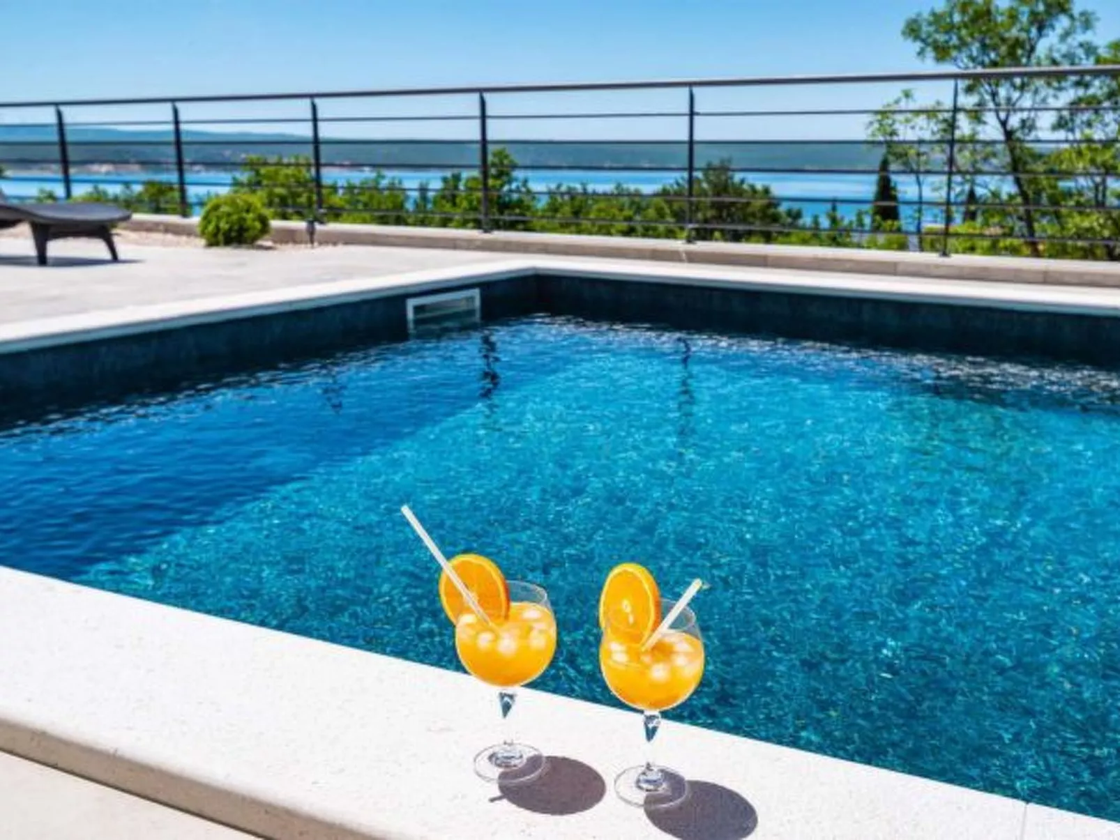 Villa Royal Hill with pool - Image-tags.info