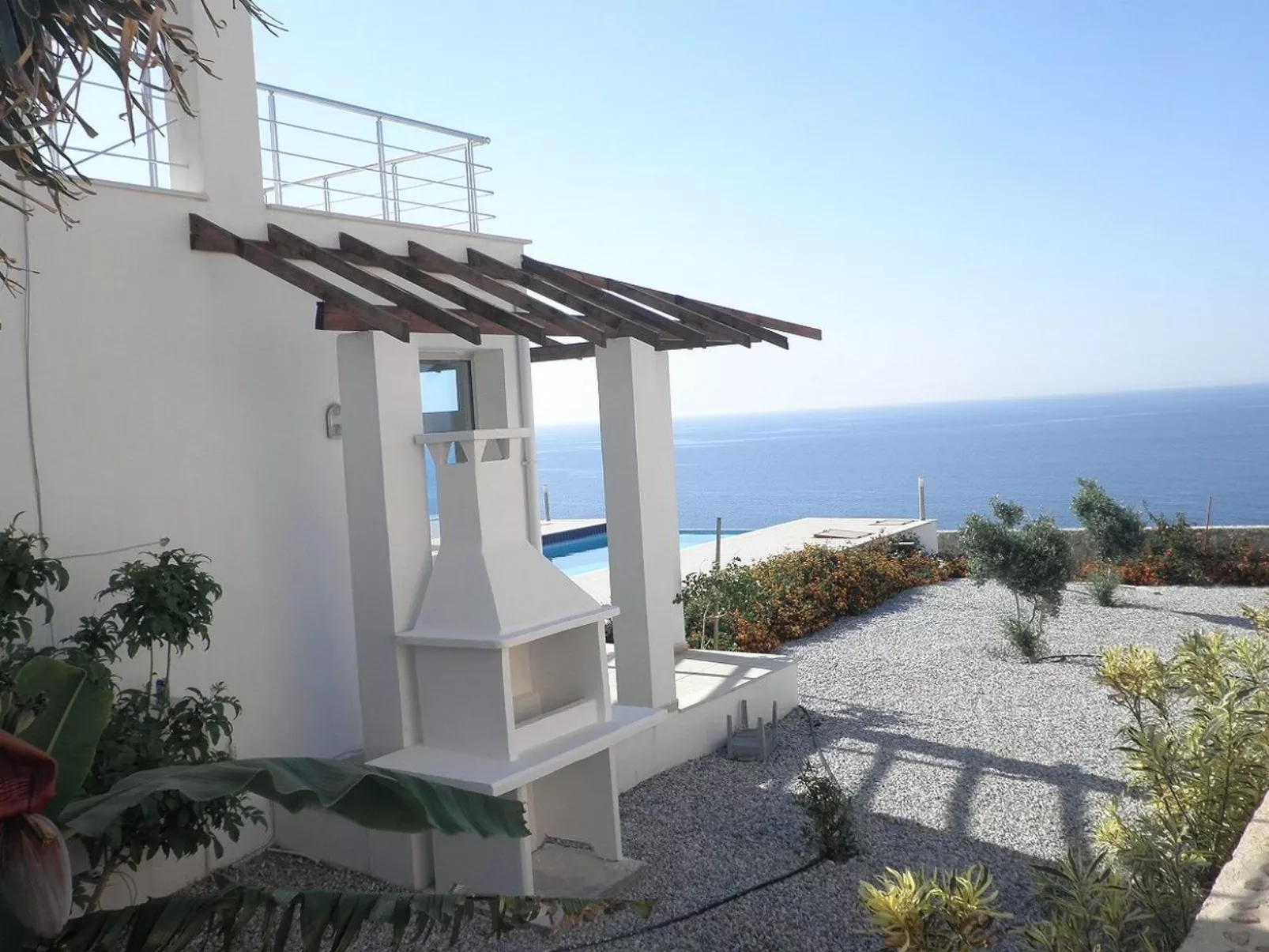 Ferienvilla mit Infinity Pool - Buiten