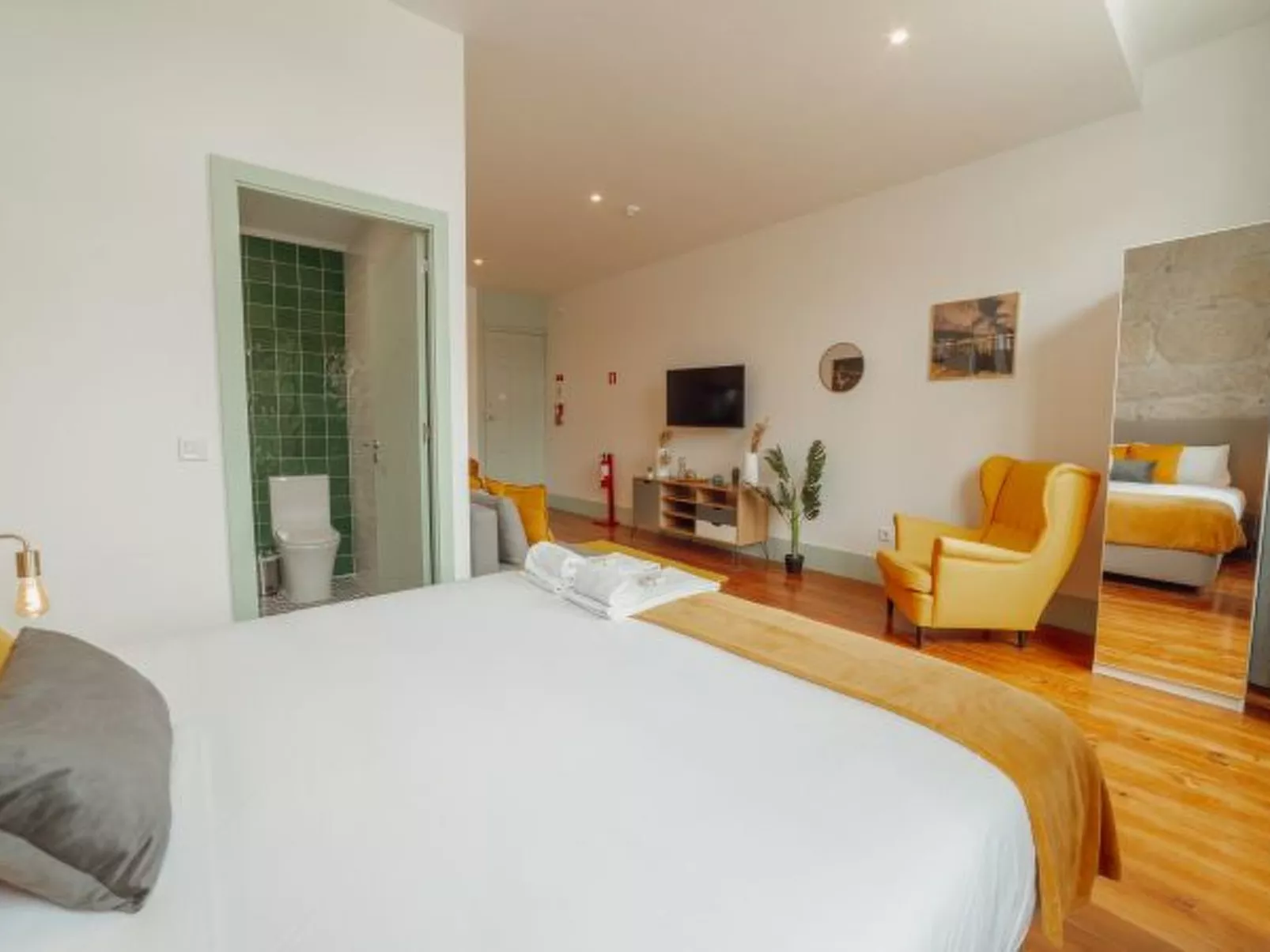 DOWNTOWN SUITE E by VACATIONY - Binnen