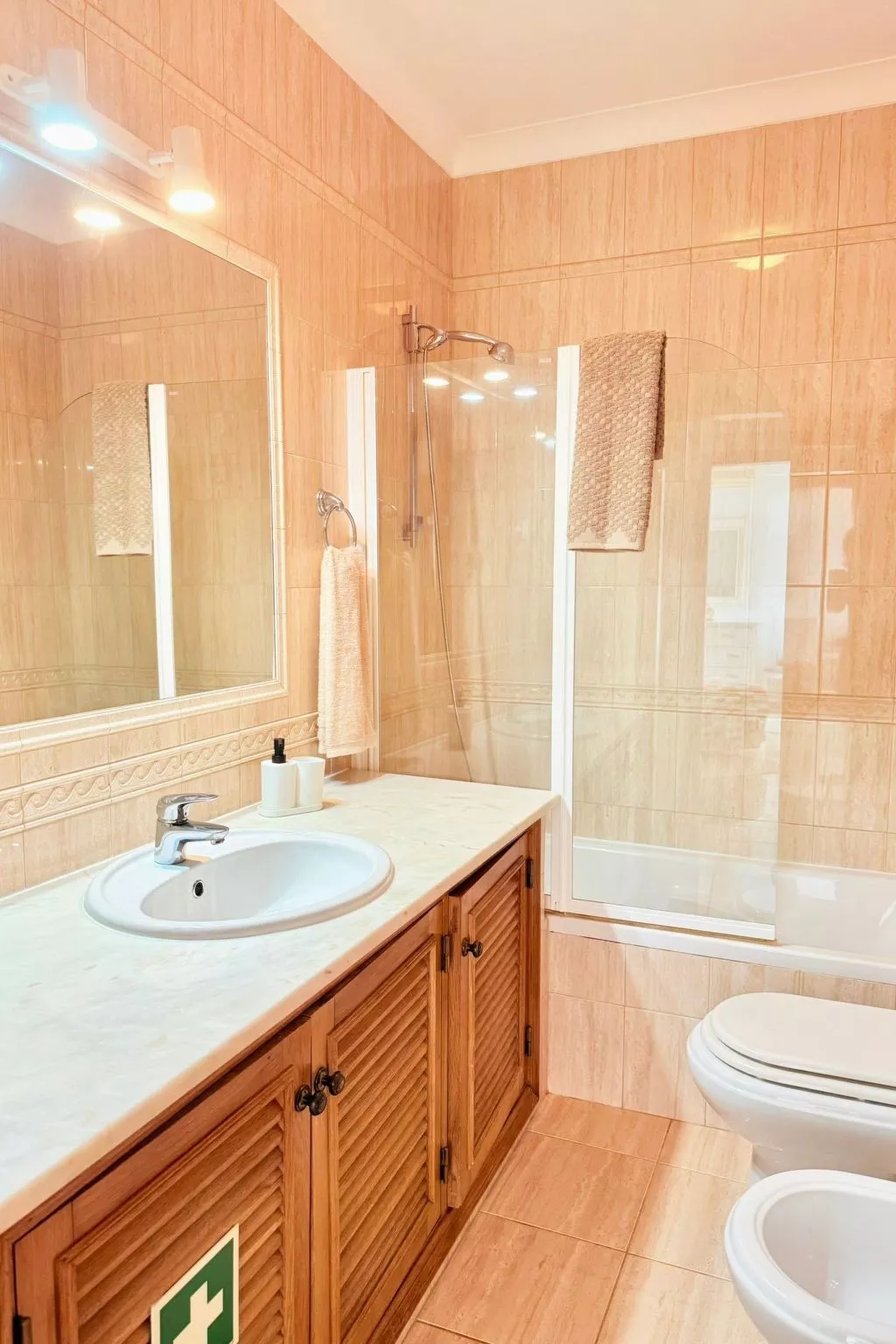 Mit beheiztem Pool - Binnen