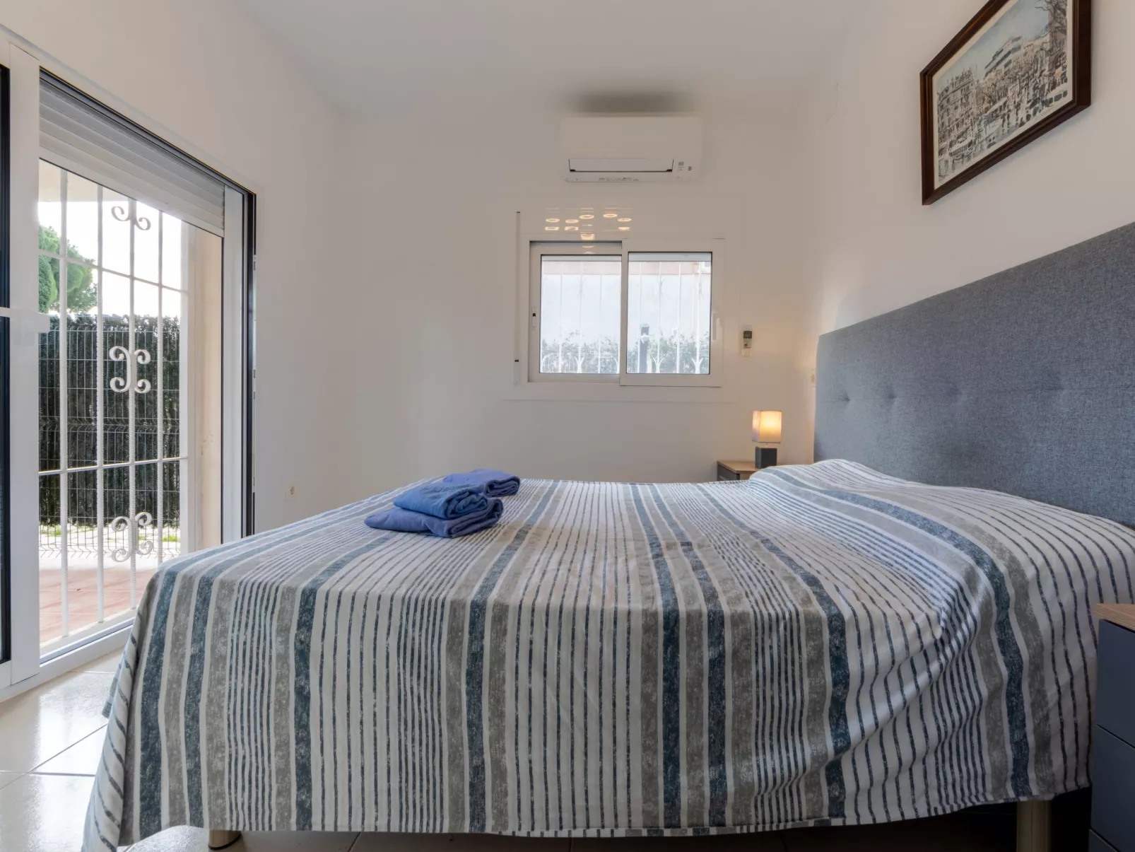 Higini Angles - Binnen