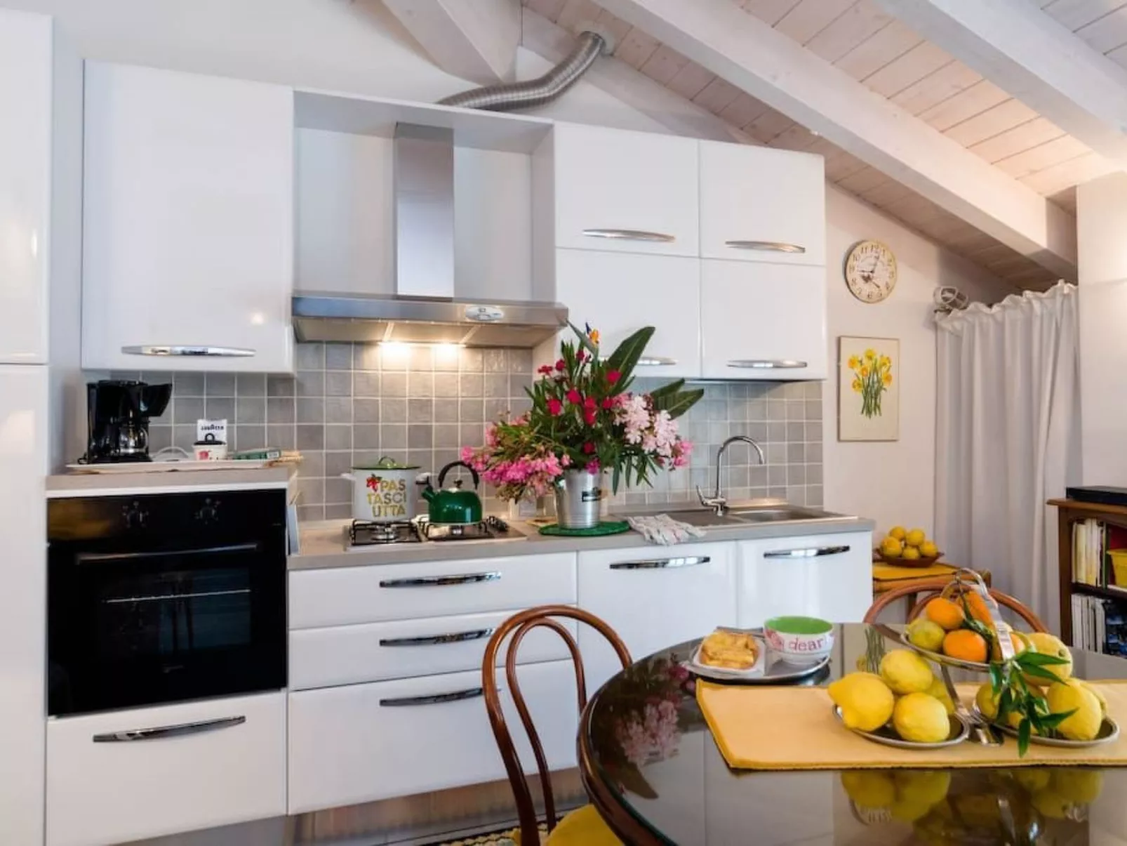 Ferienzimmer 'Mansarda Lina' mit Terrasse - Binnen