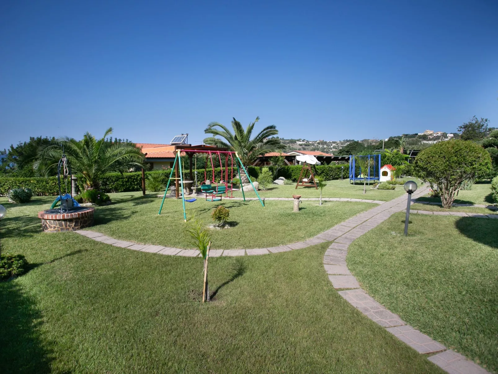 Luxus-Drei-Zimmer-Wohnungen mit großem Garten - Buiten