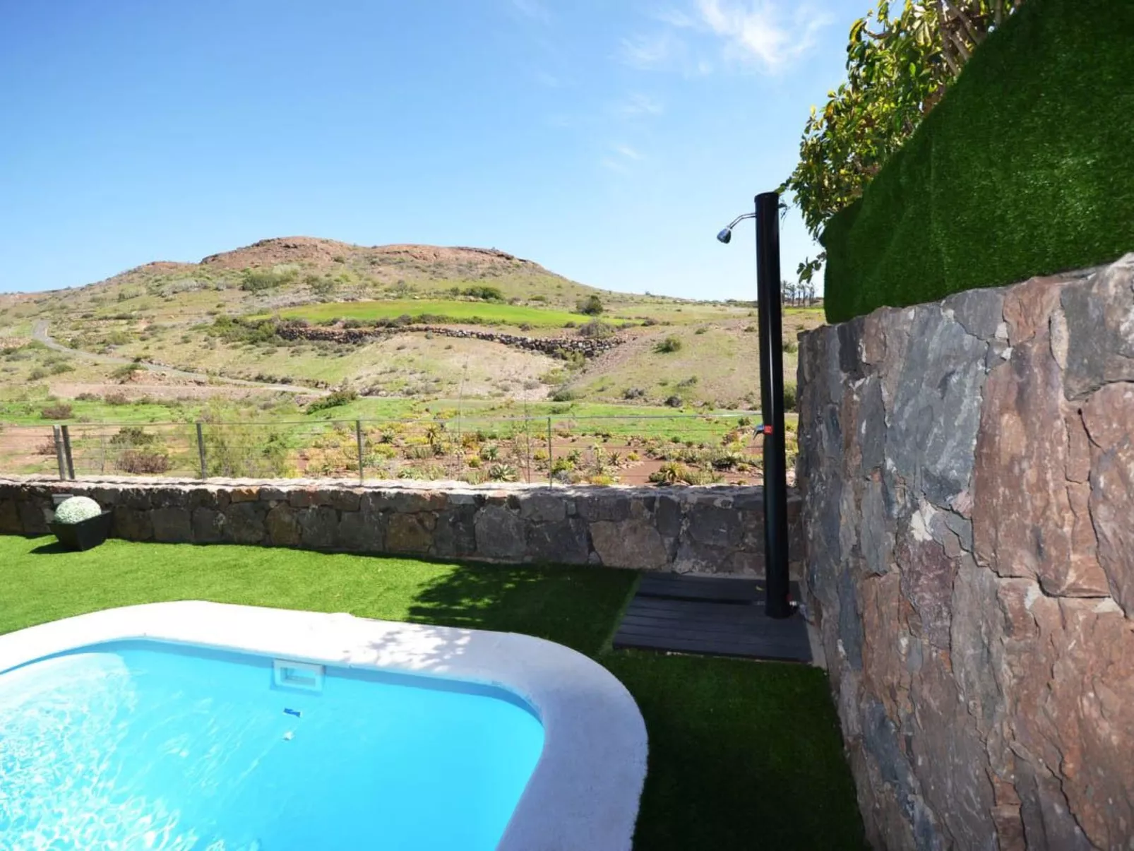 Villa für 4 Personen mit Schwimmbad und balinesi - Buiten