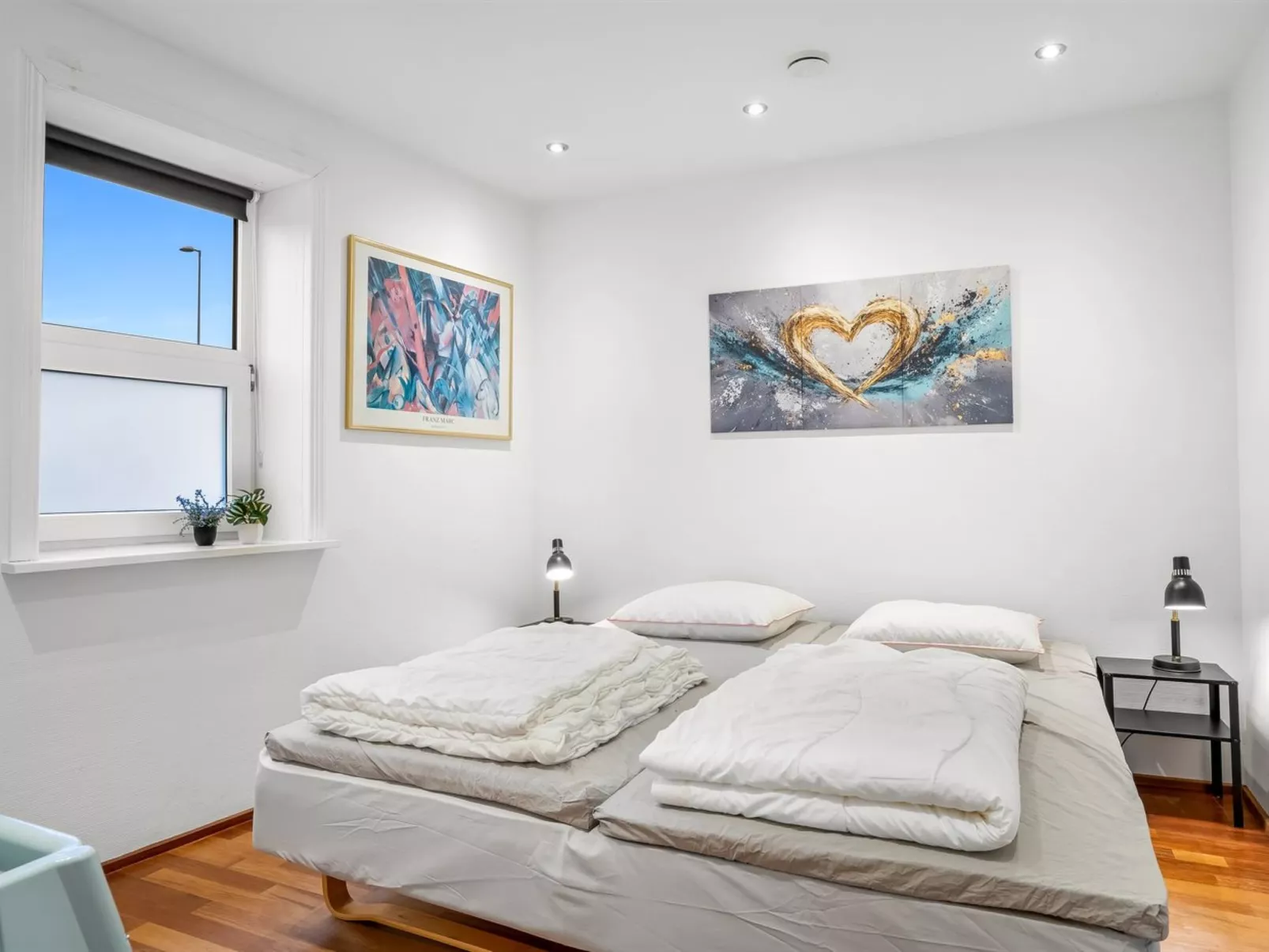 "Elene" -  from the sea - Binnen