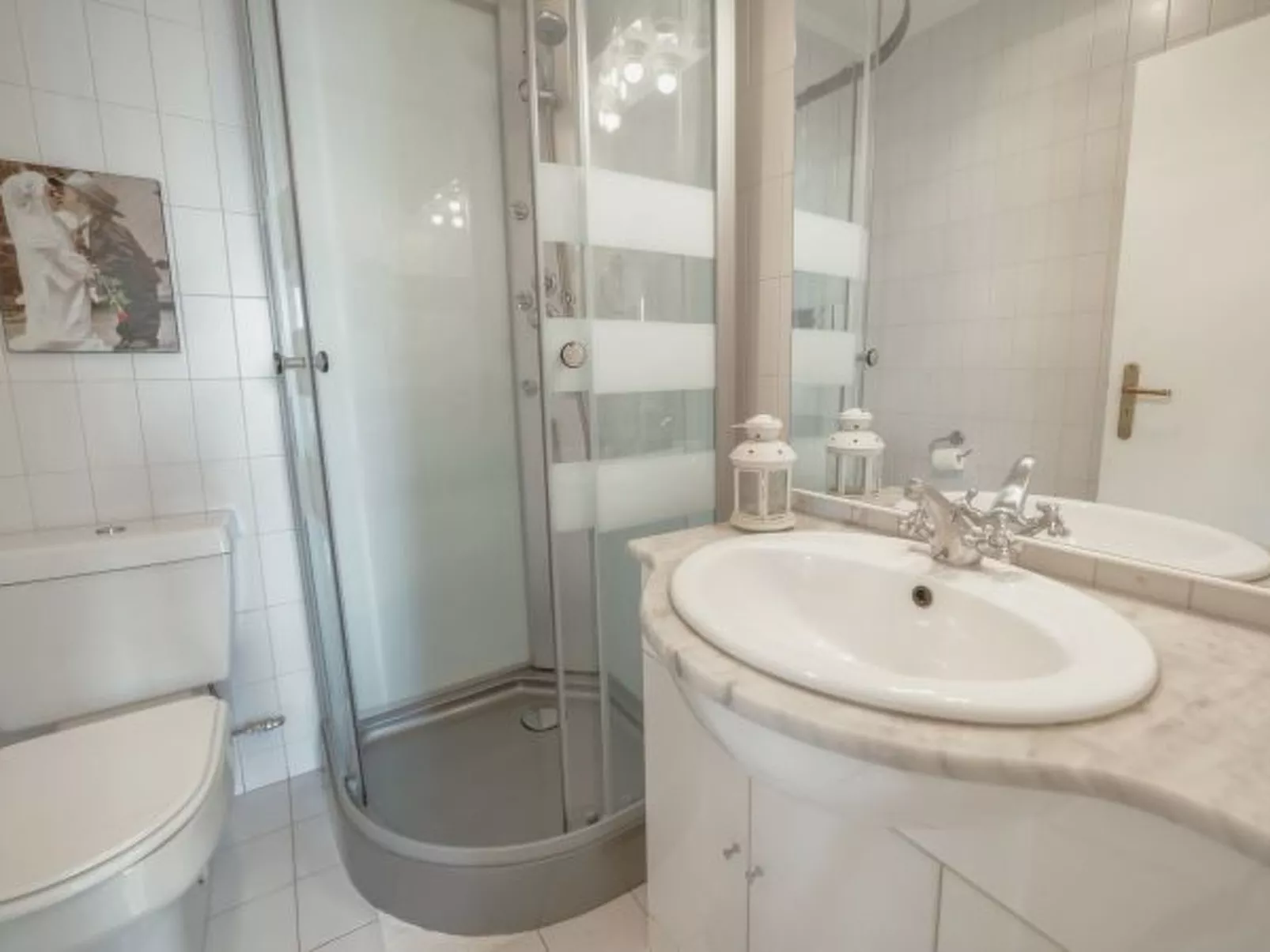 DOWNTOWN GRAND TOWER VIEW by VACATIONY - Binnen