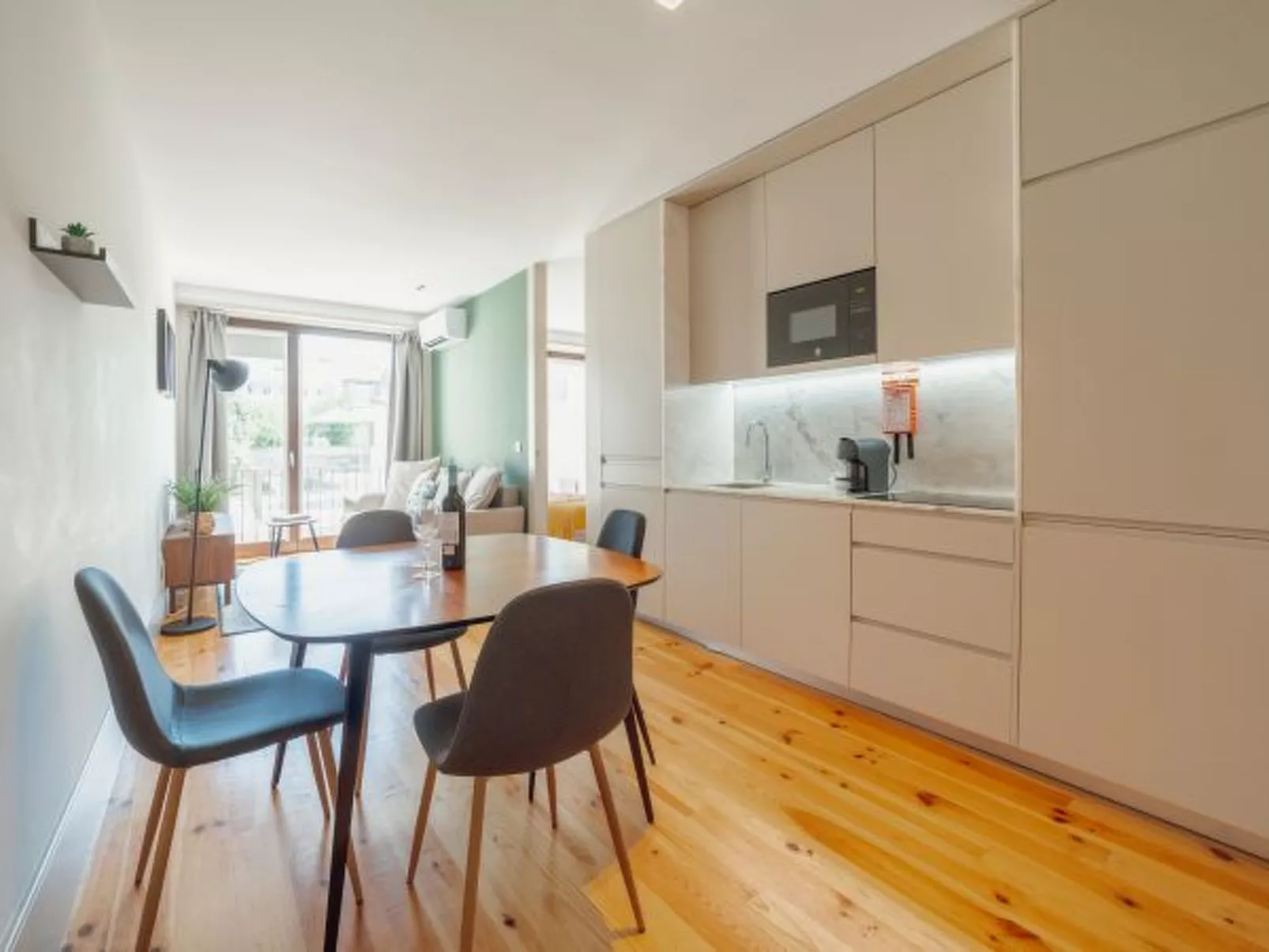 LEGACY OPORTO PREMIUM APARTMENT C by VACATIONY - Binnen