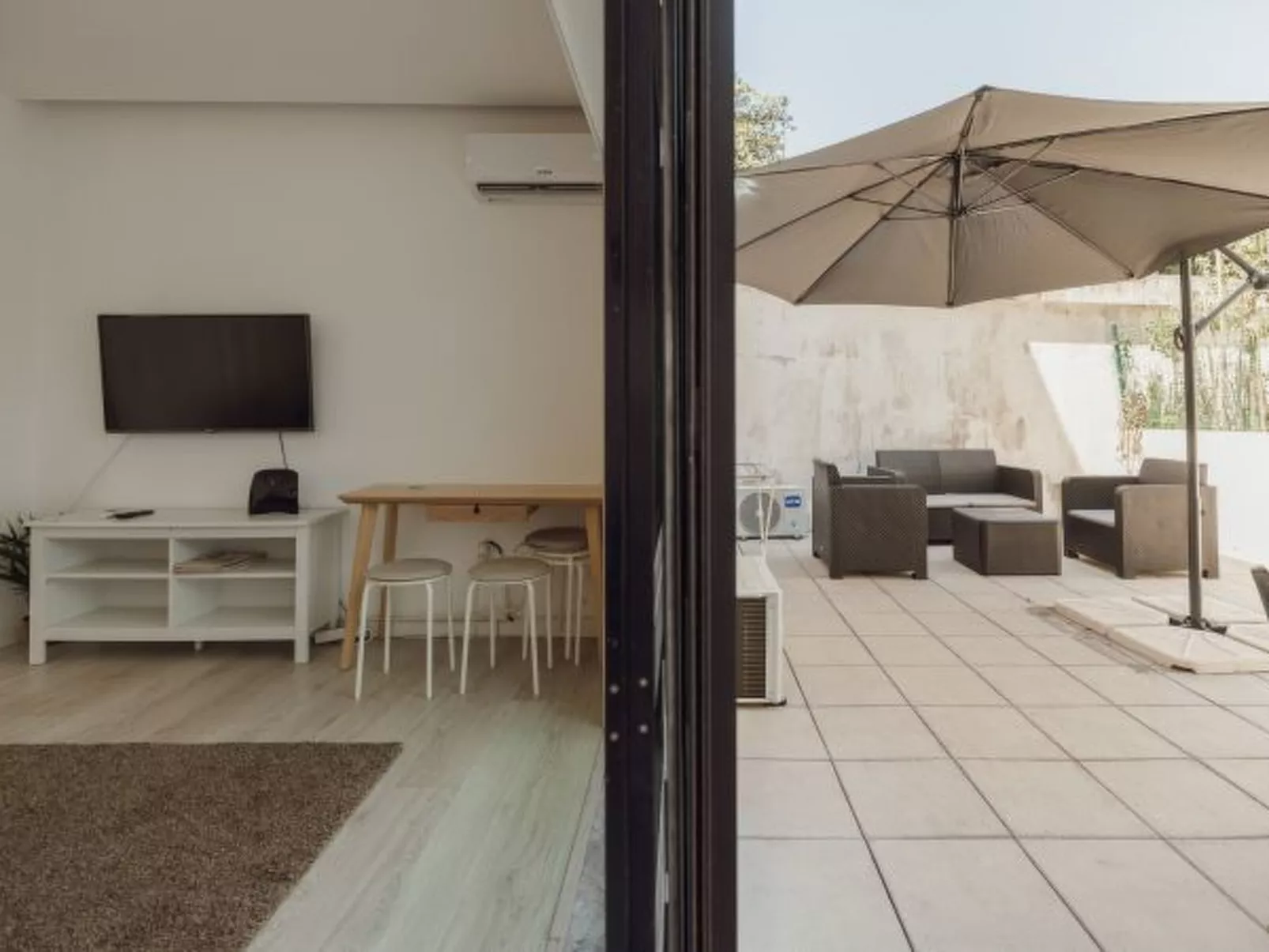 PATEO IN LAPA CITY CENTER by VACATIONY - Binnen