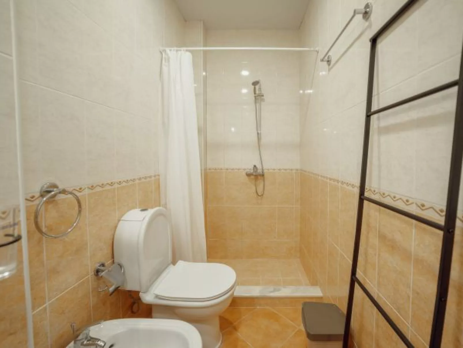 CITY CENTER COMFORT APARTMENT A by VACATIONY - Binnen