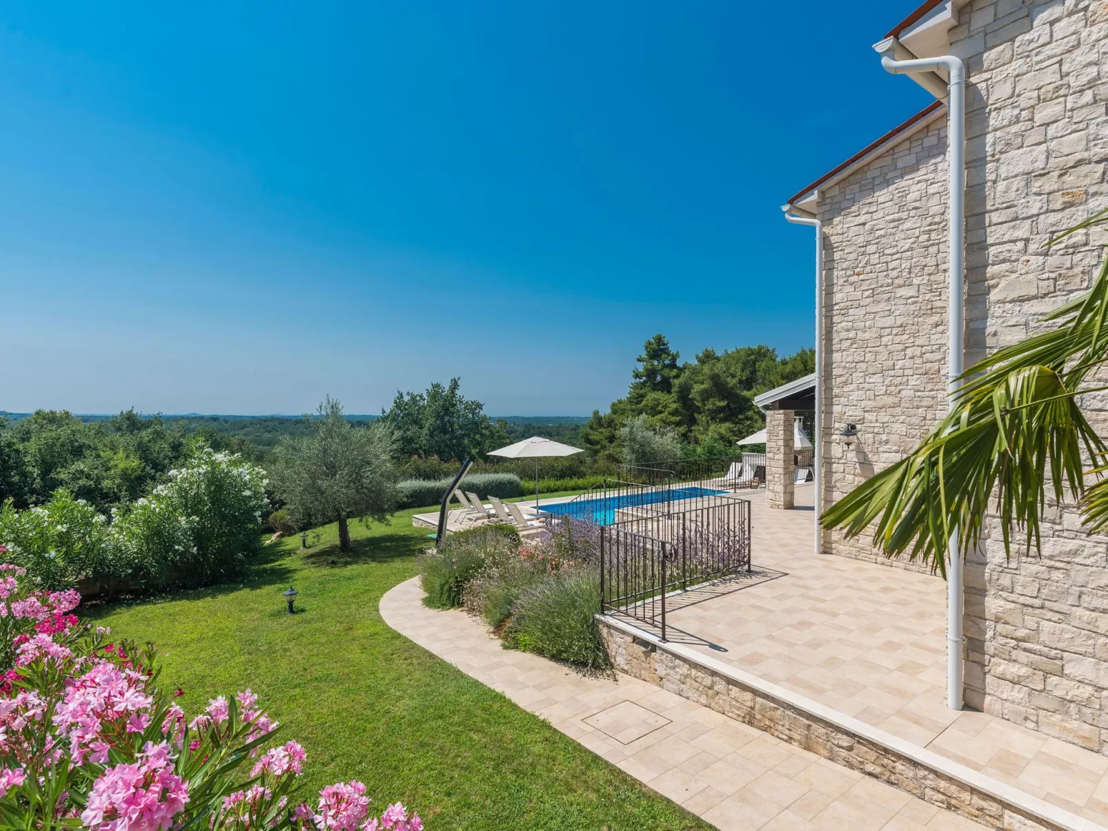 Romantische Villa mit Meerblick, Pool und Jacuzz - Image-tags.info