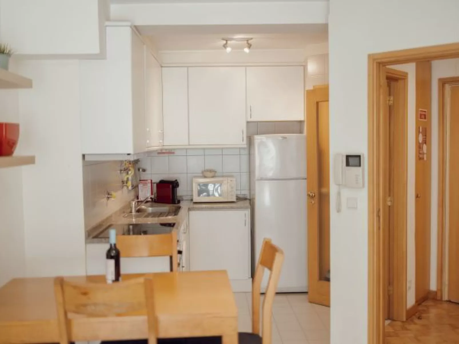 DOWNTOWN TRINDADE WITH TERRACE by VACATIONY - Binnen