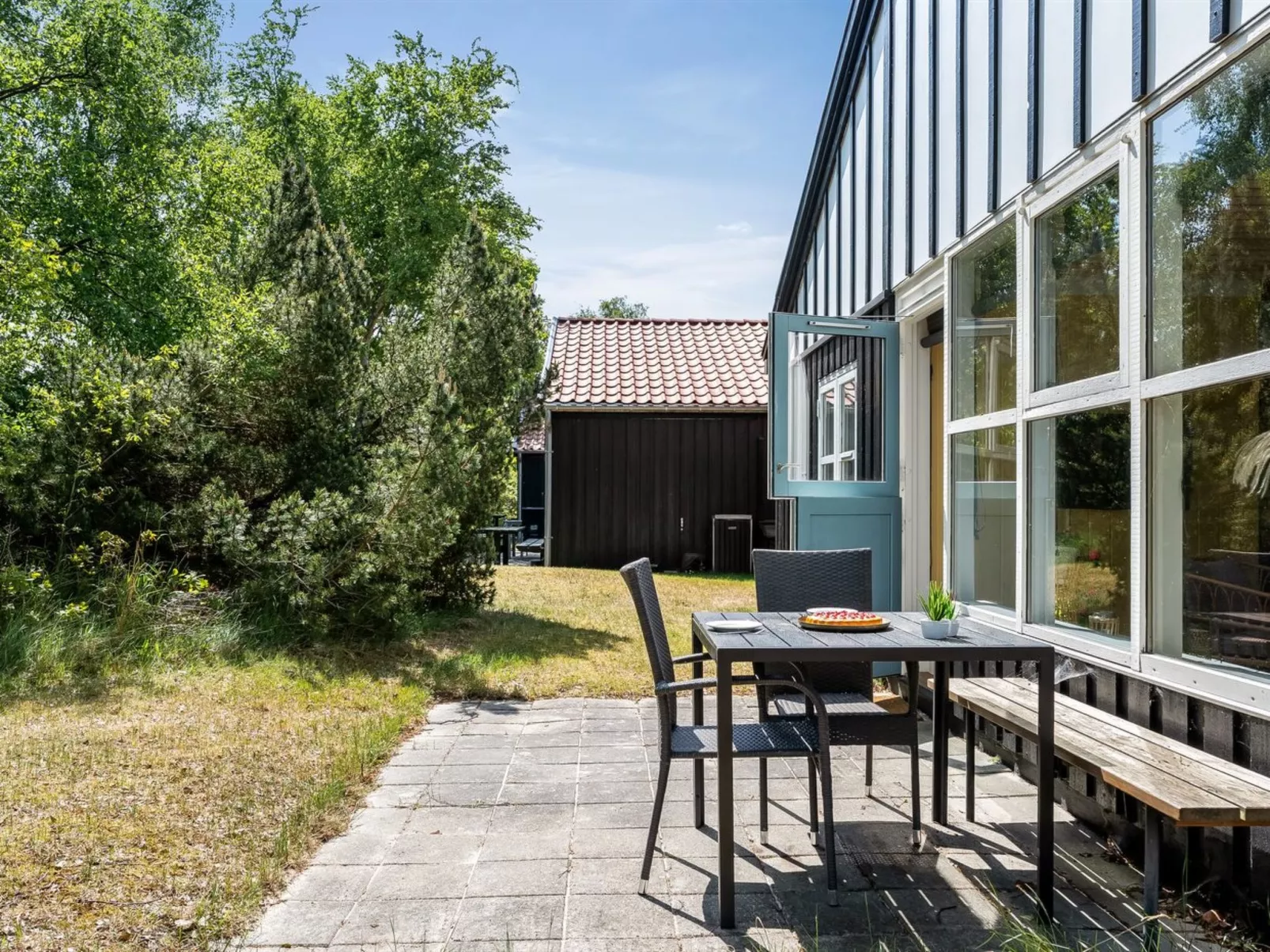 "Elenor" - 300m from the sea - Buiten