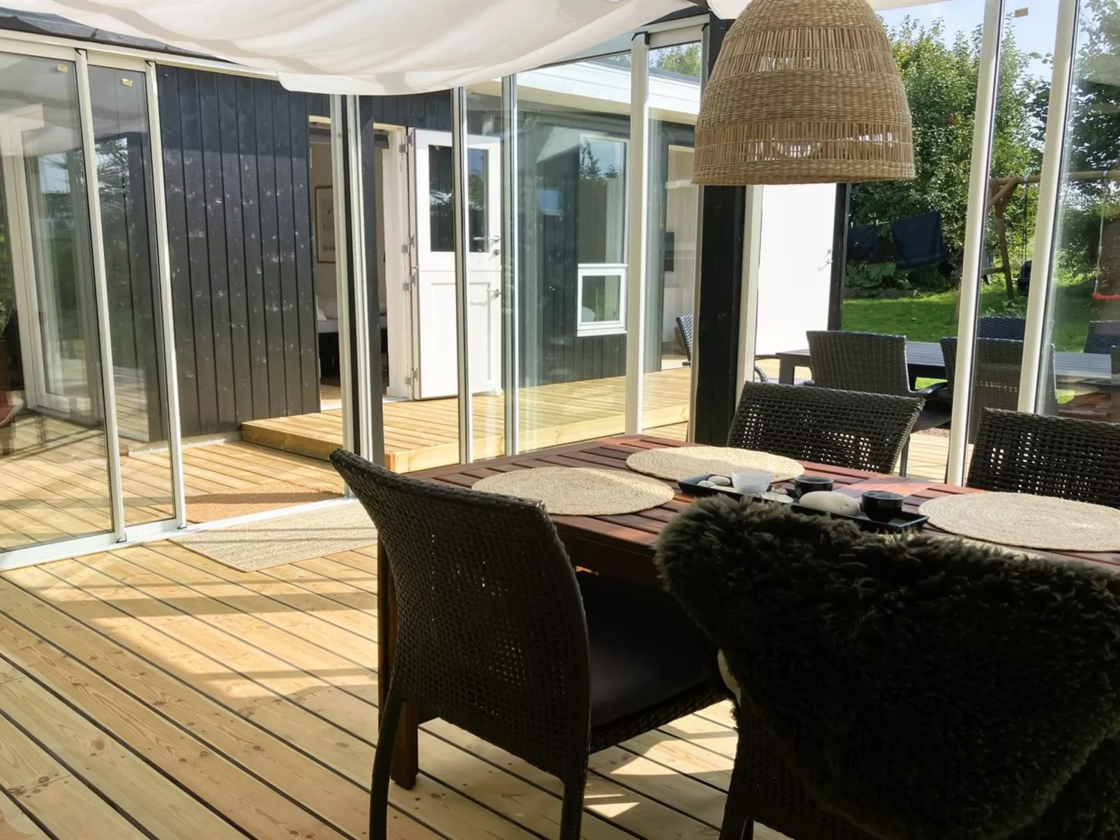 "Carlene" - 350m from the sea - Binnen