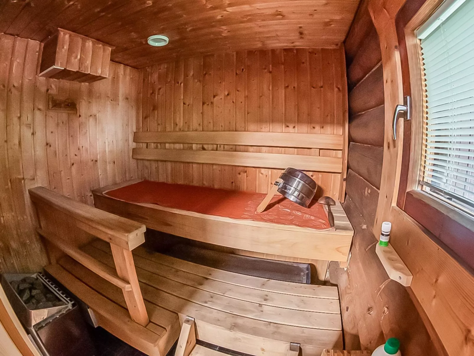 Rustholli 1 - Binnen