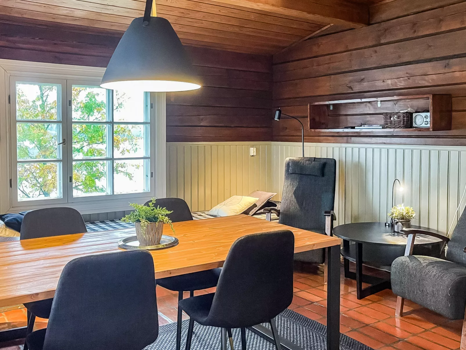 Peltosirkku - Binnen