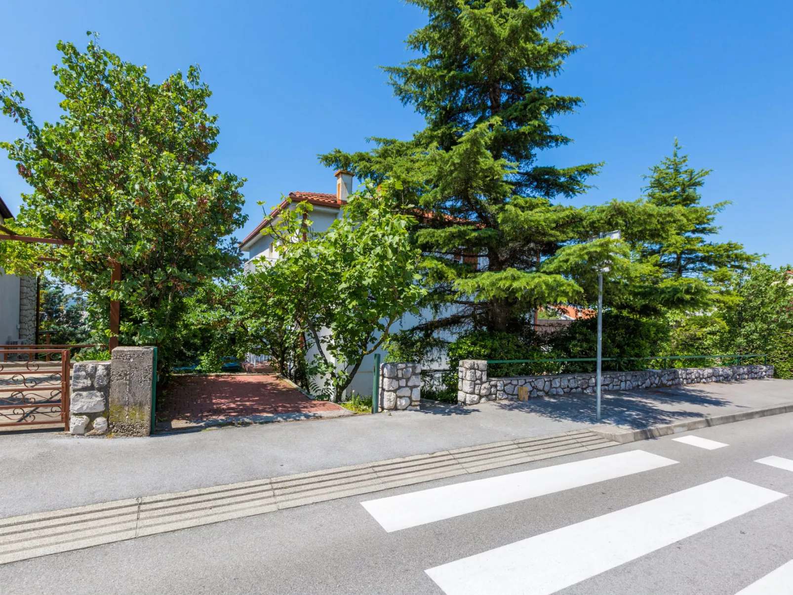 BELA 2 / HR-03564-02 - Image-tags.info