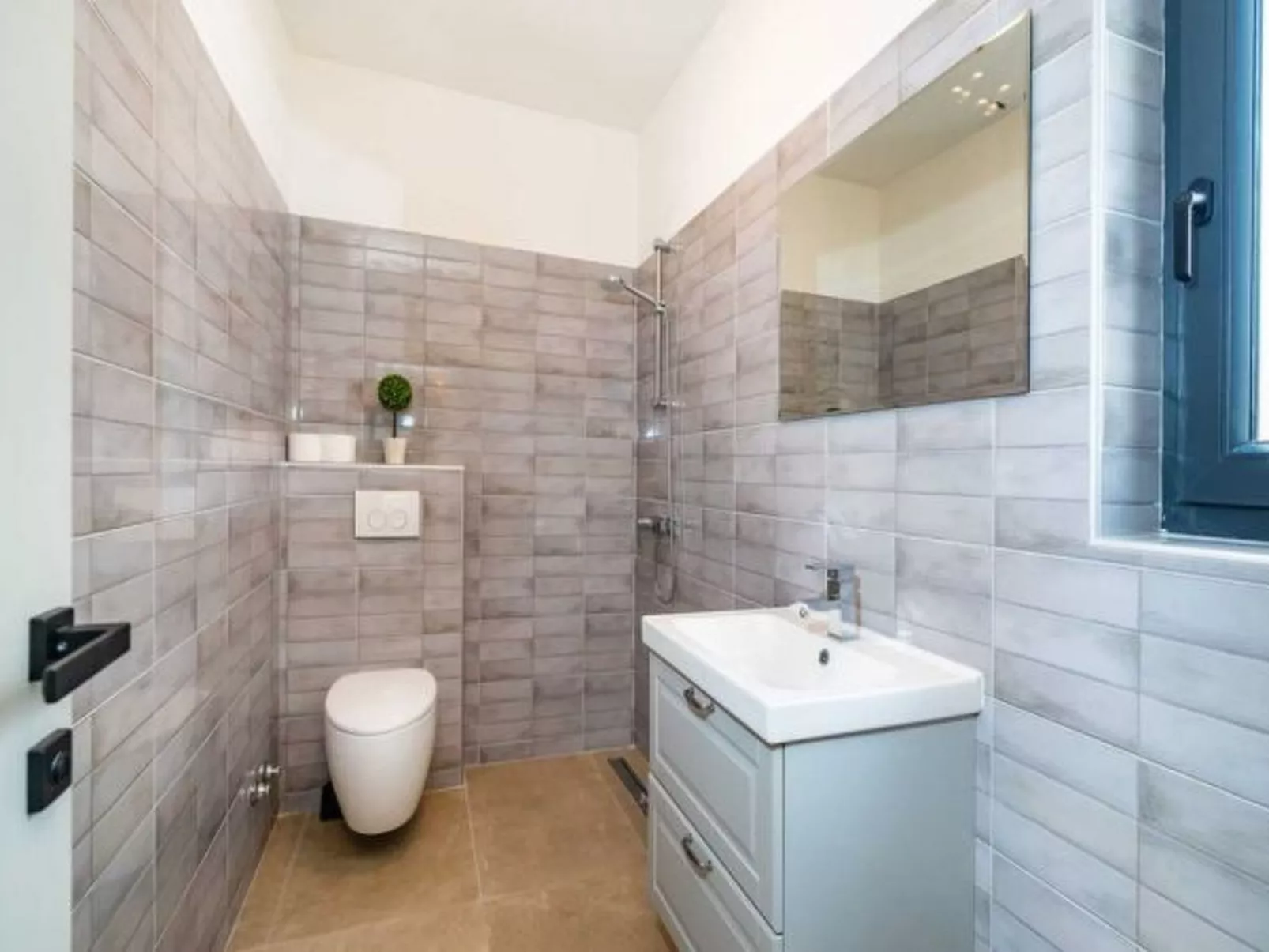 Villa Magale with a pool - Image-tags.info