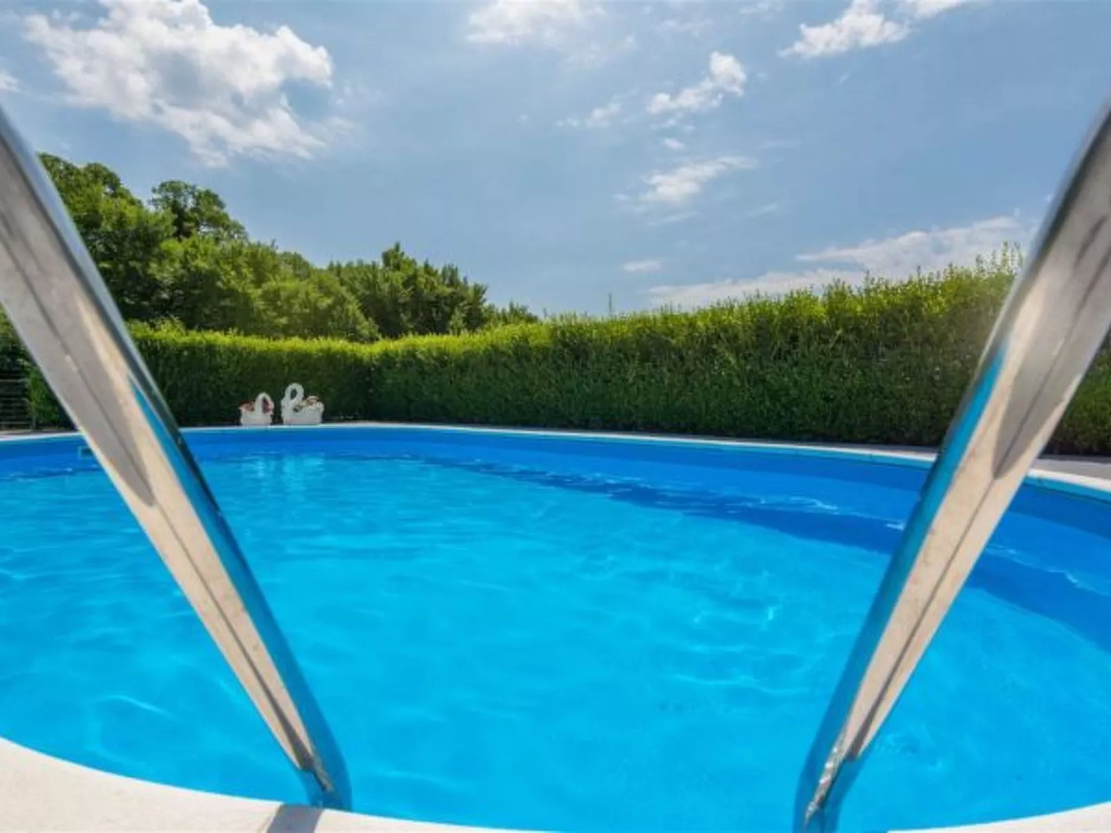 Holiday house Flora with pool - Image-tags.info