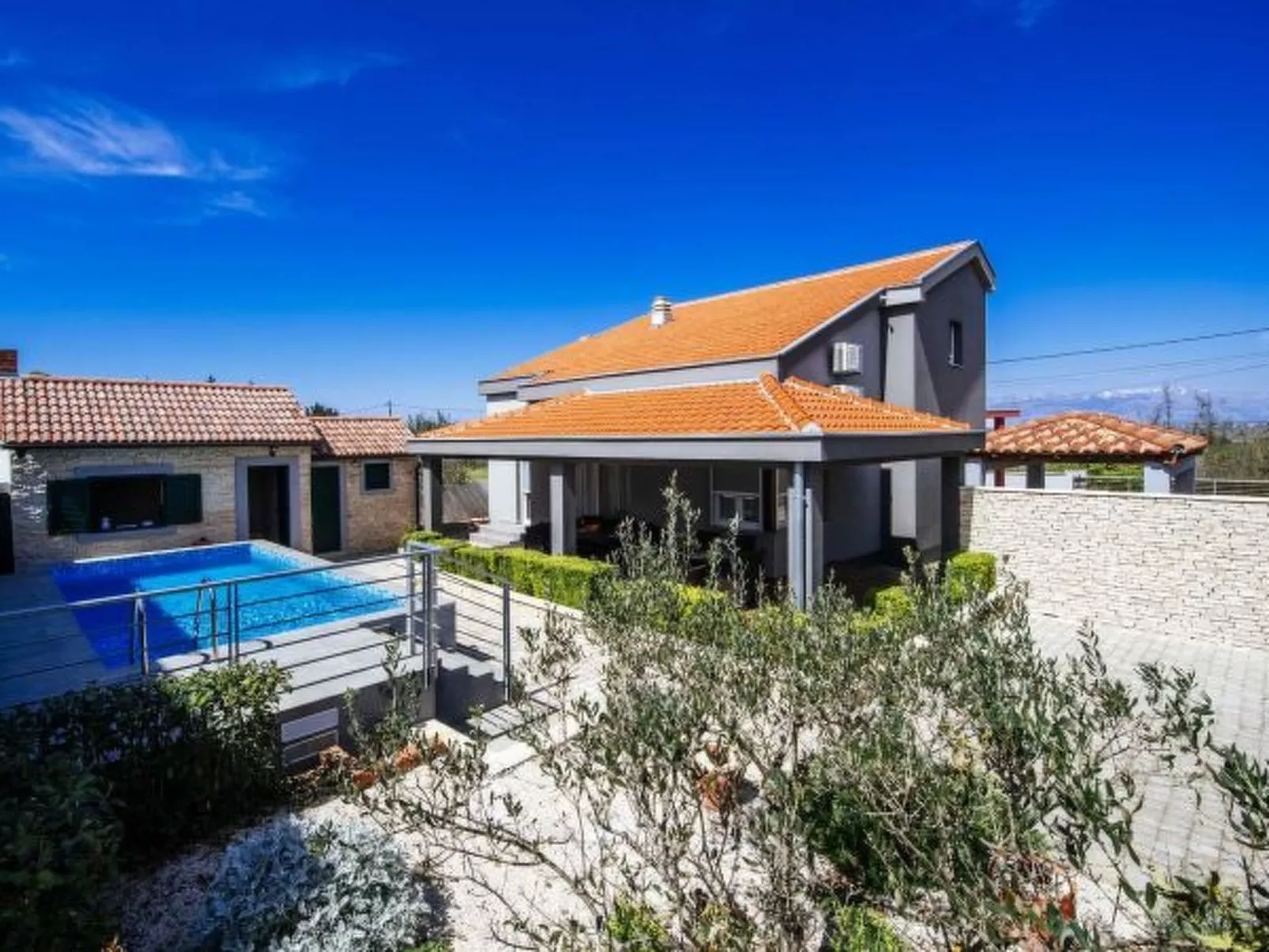 Villa Enna with heated pool - Image-tags.info
