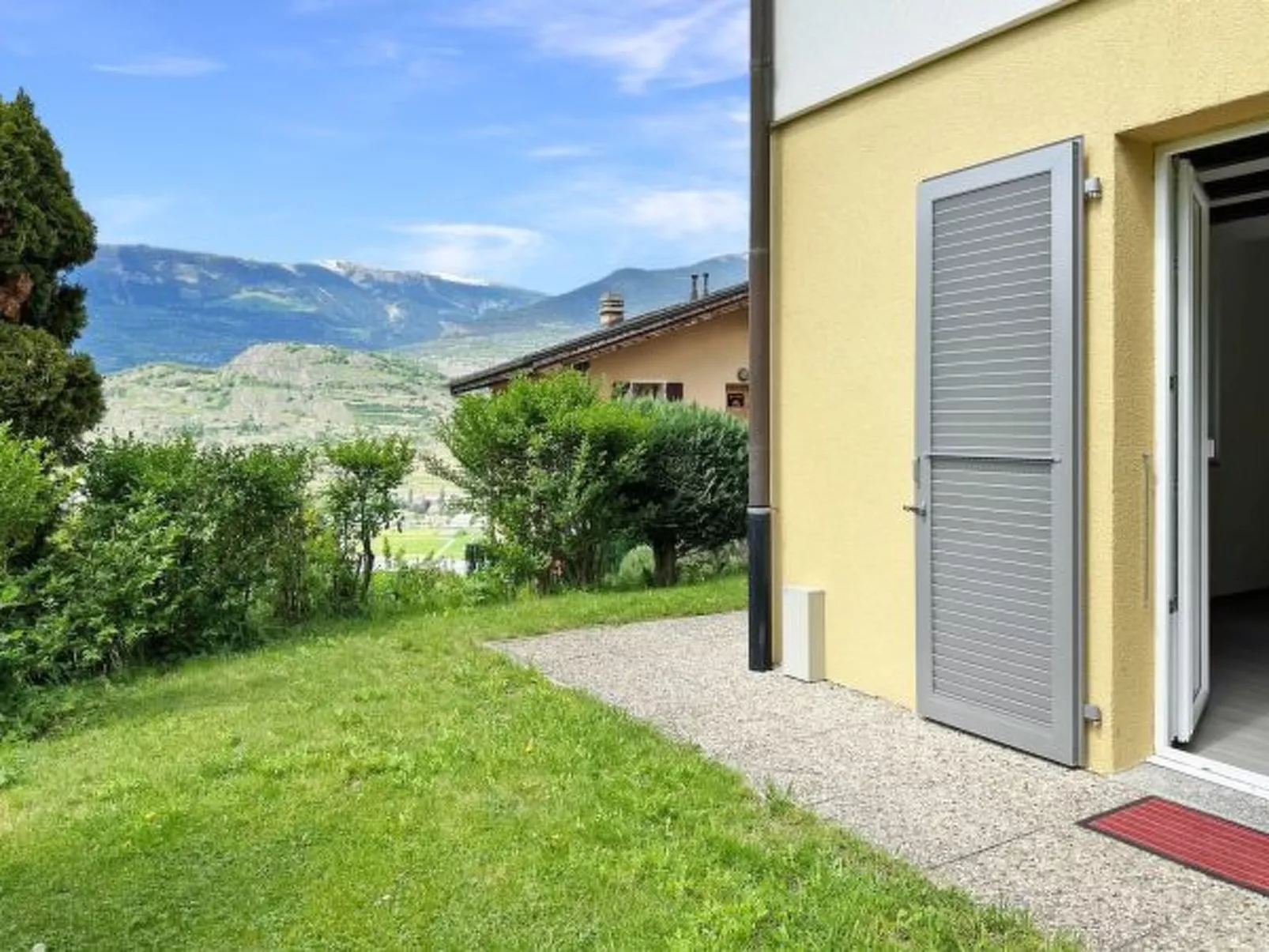 Chez Tonton à 5mns de Sion - Buiten