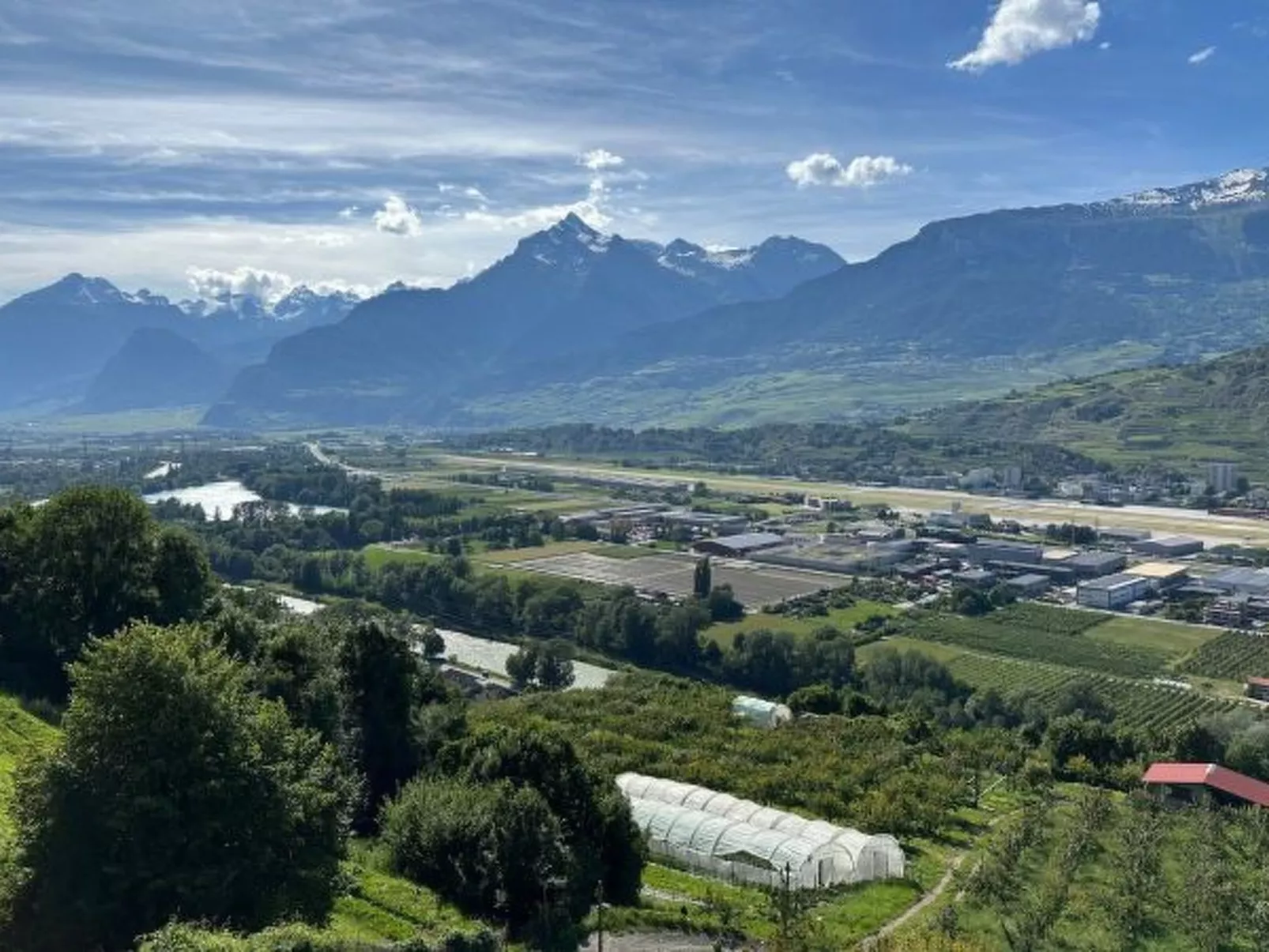 Why not à 5 mns de Sion - Buiten