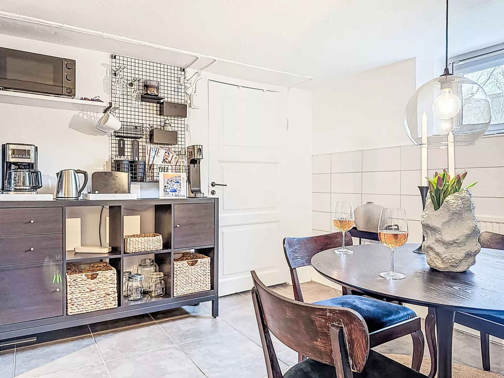 Vårhemsplatsen - Binnen