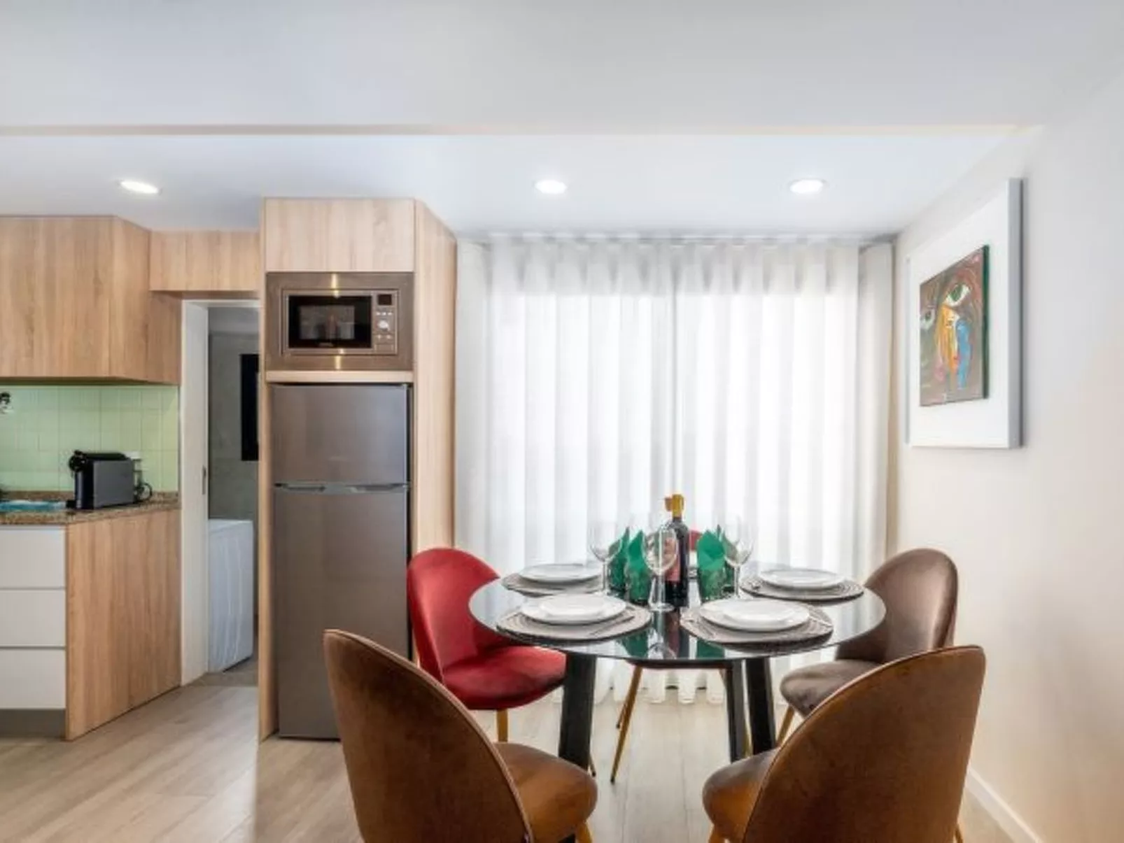 CITY CENTER COMFORT APARTMENT B by VACATIONY - Binnen