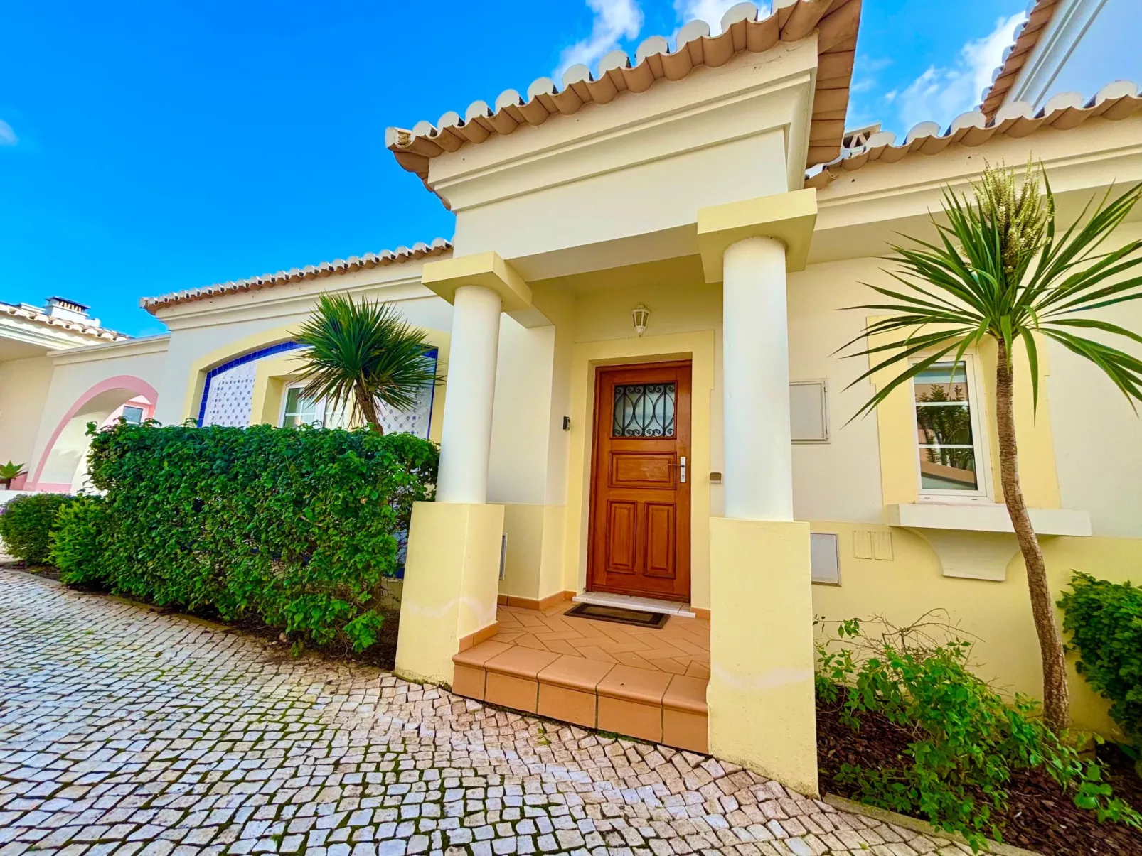 Mit beheiztem Pool - Buiten