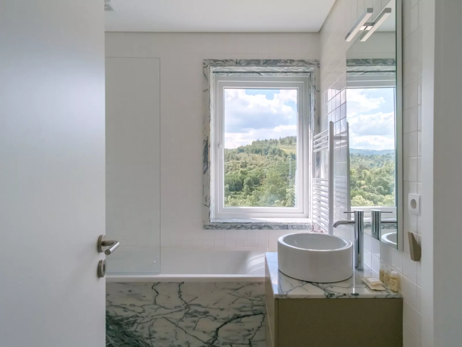 Haus in Vila Soeiro Do Chão mit privatem Parkplatz - Binnen