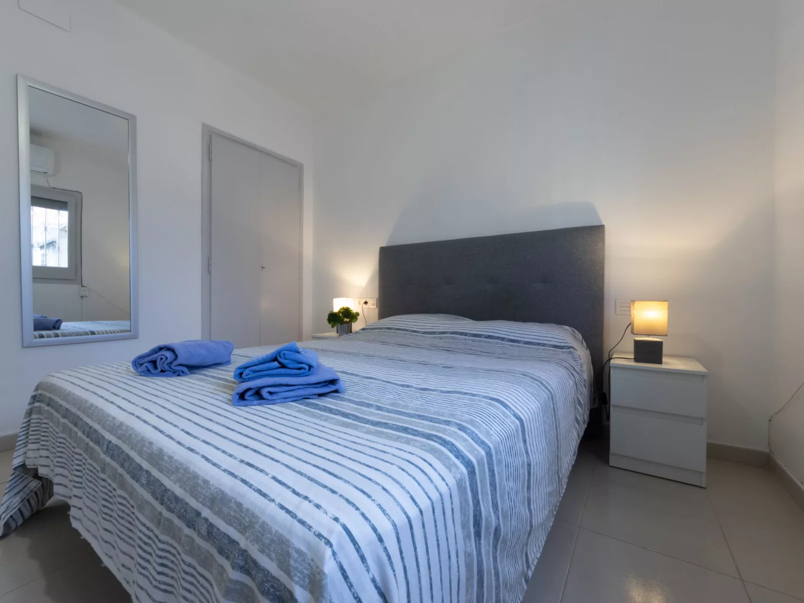 Higini Angles - Binnen