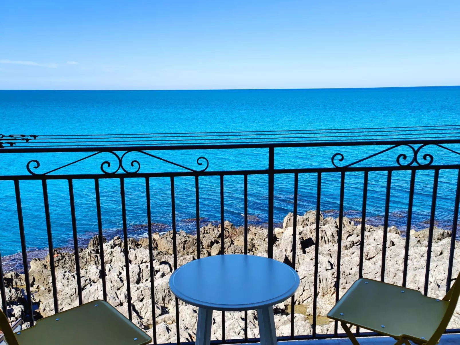 Studio-Apartment im alten Stadtzentrum mit schöner Aussicht und Balkon mit Blic - Buiten