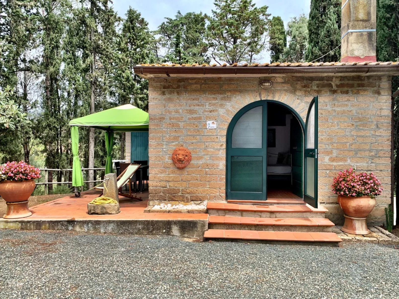 Unabhängiges Zimmer im Garten in der Nähe des Meeres - Buiten