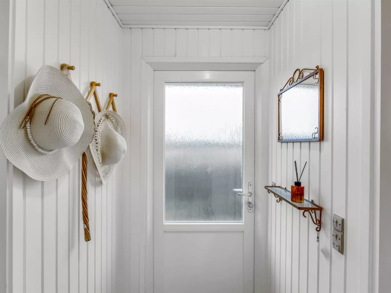 "Alvia" - 250m from the sea - Binnen