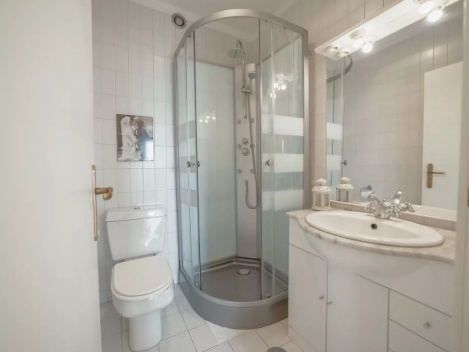 DOWNTOWN GRAND TOWER VIEW by VACATIONY - Binnen