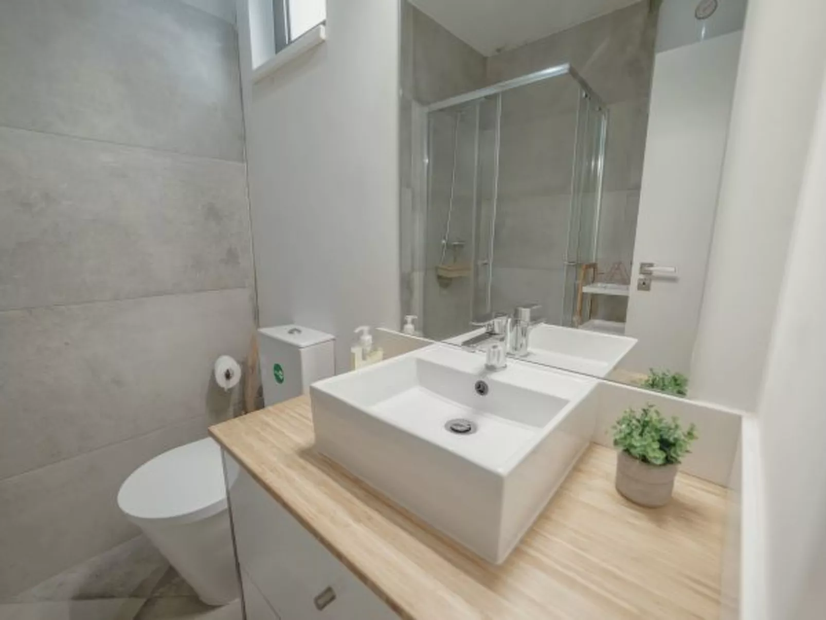 MEZZANINE STYLISH APARTMENT H by VACATIONY - Binnen