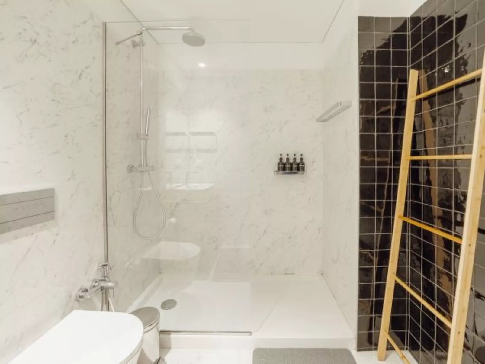 BEACH & SUN APARTMENT by VACATIONY - Binnen