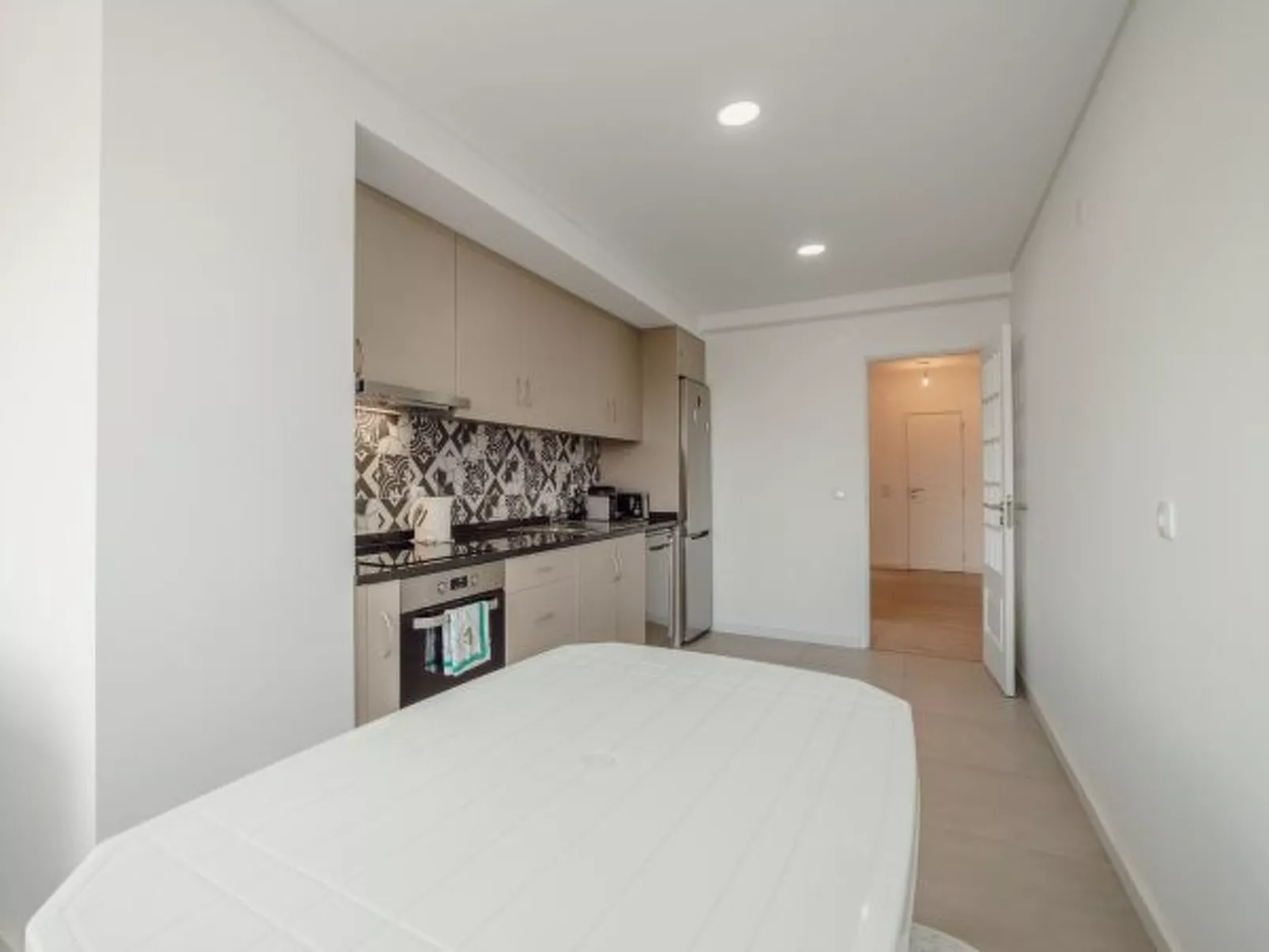 GAIA TERRACE with ELEVATOR by VACATIONY - Binnen