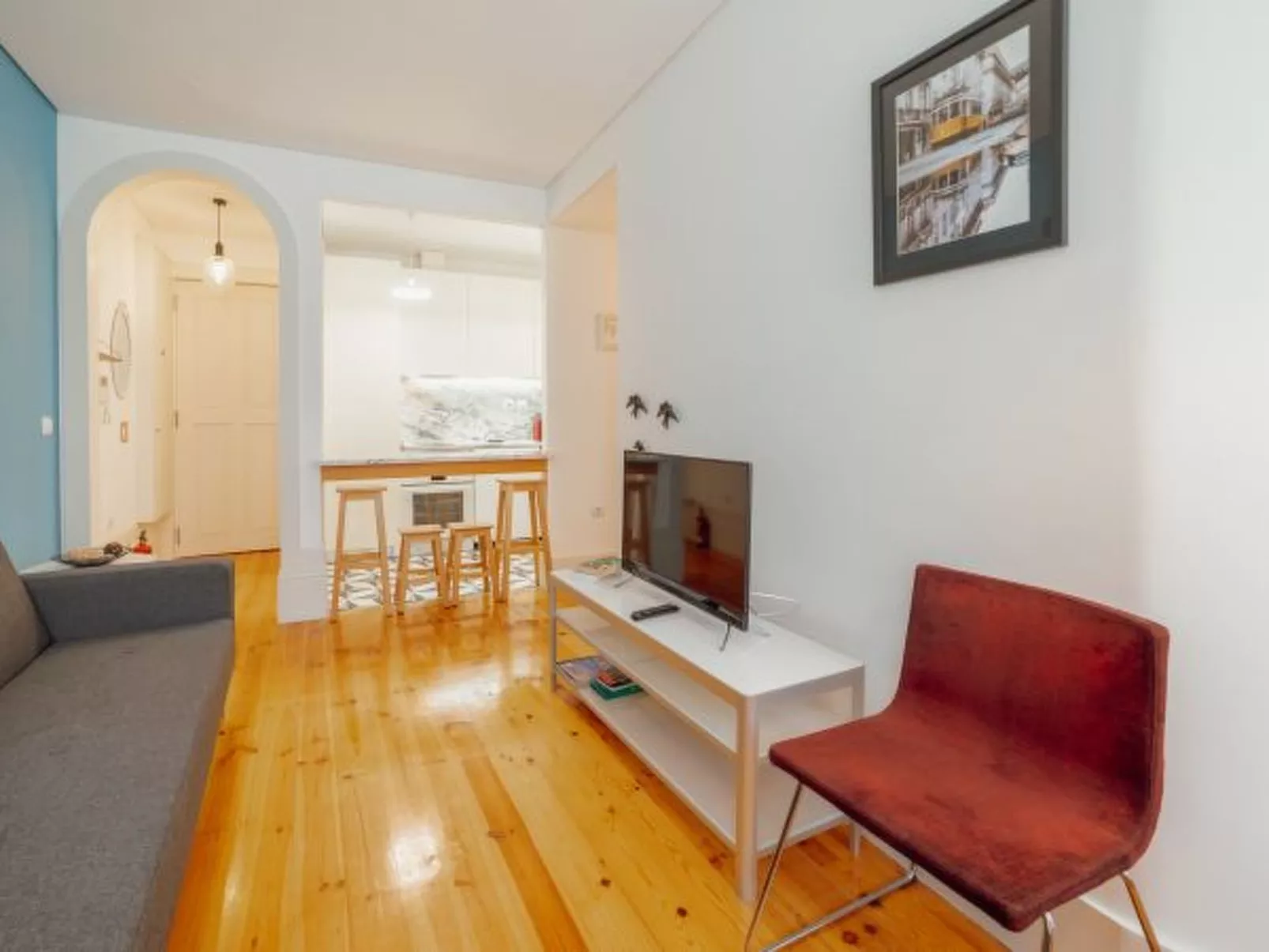 DOWNTOWN CHARMING by VACATIONY - Binnen