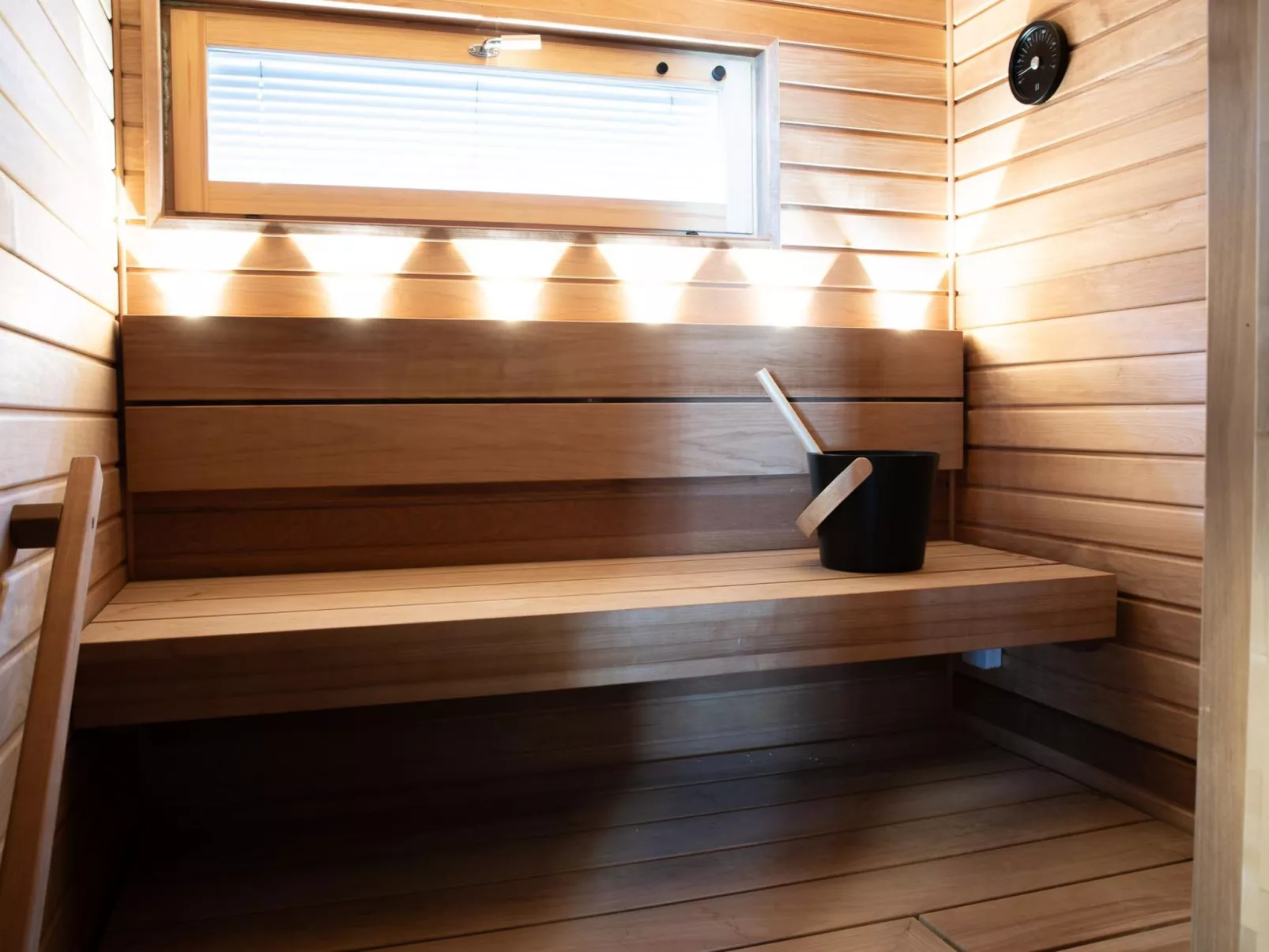 Saanan helmi - Binnen