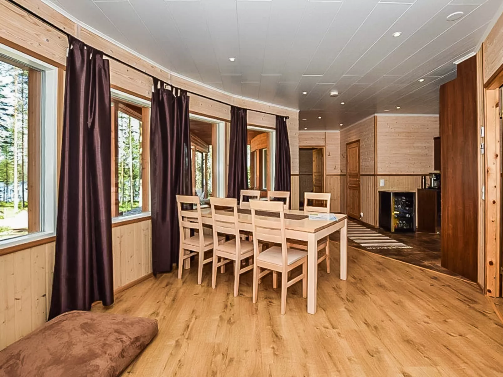 Lepovalkeinen - Binnen