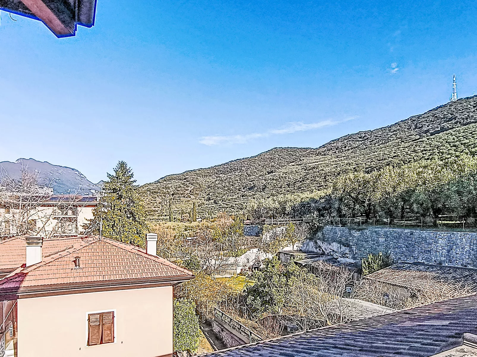 Tra gli Ulivi - Buiten