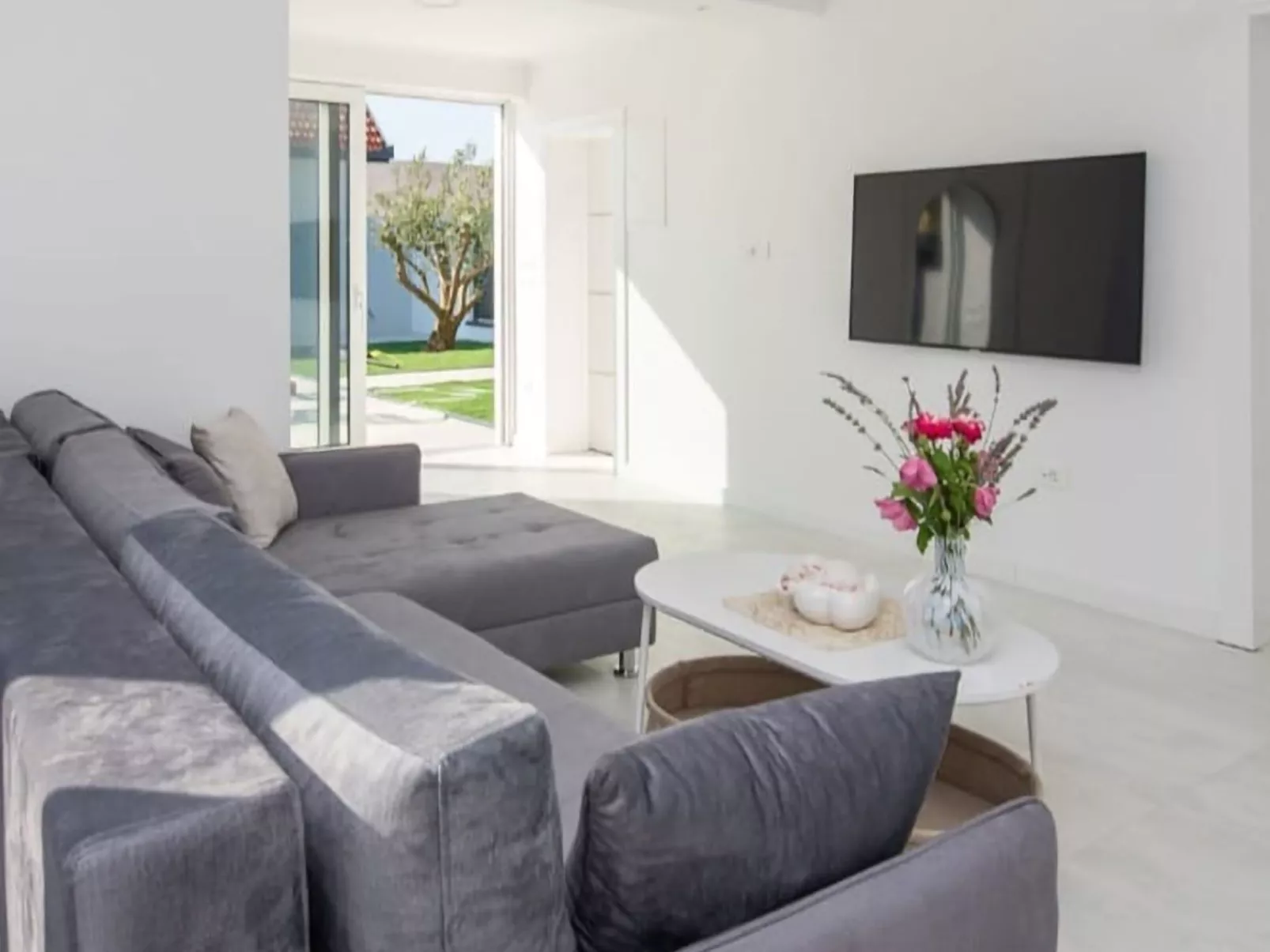 "Luxury Grey house" - Binnen