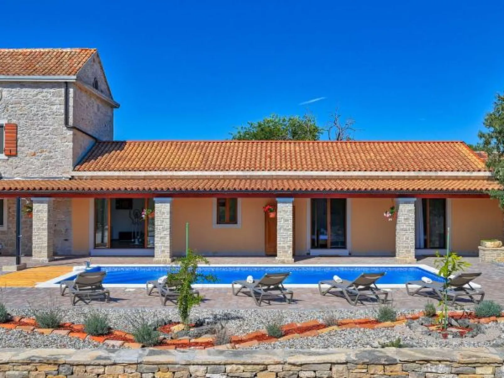 Villa Jacassa with heated pool and jacuzzi - Image-tags.info